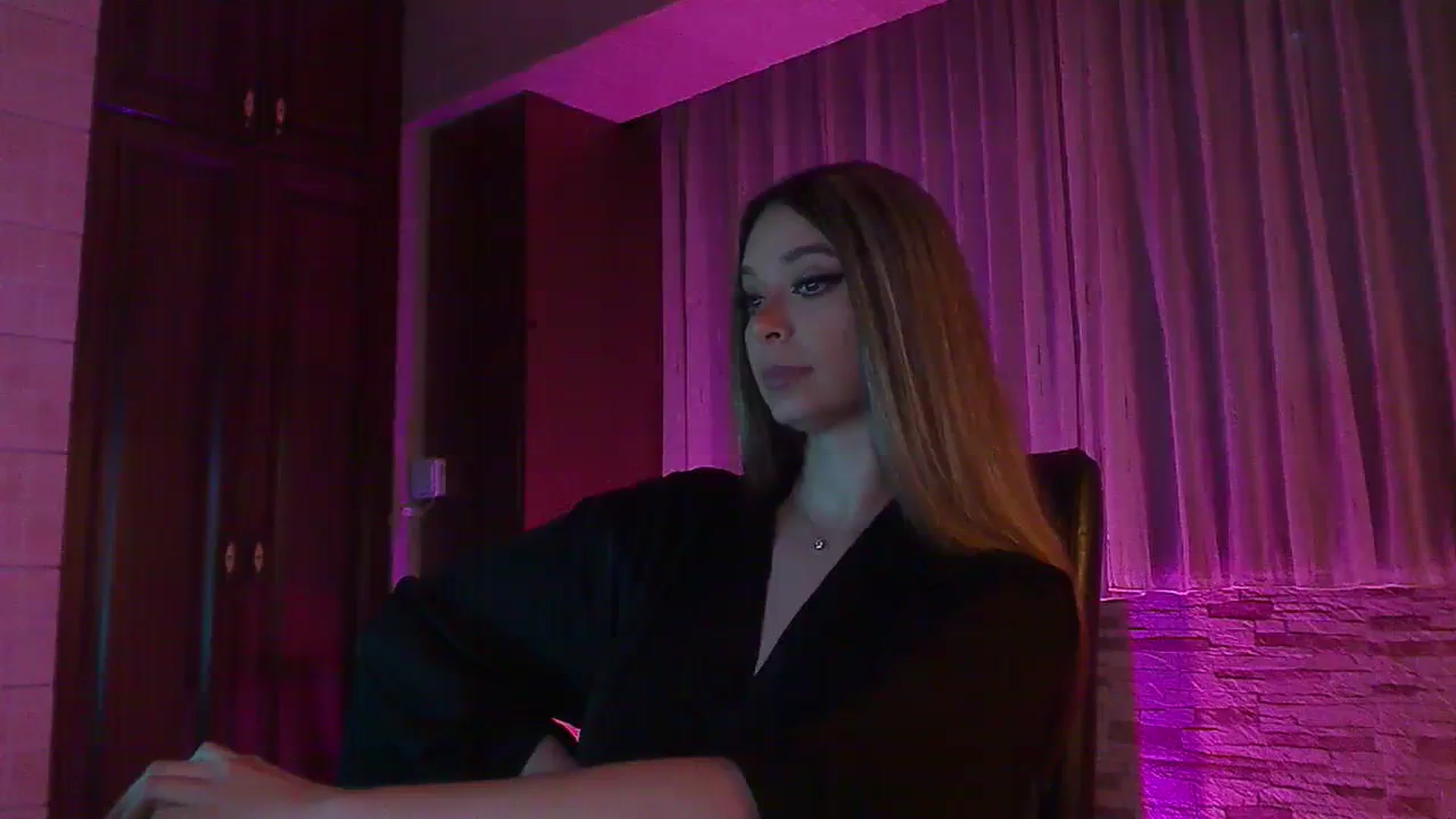 Gallery image thumbnail from No_bo_dy's myfreecams stream on, 11/09/2023, 01:57 image 19 of 20