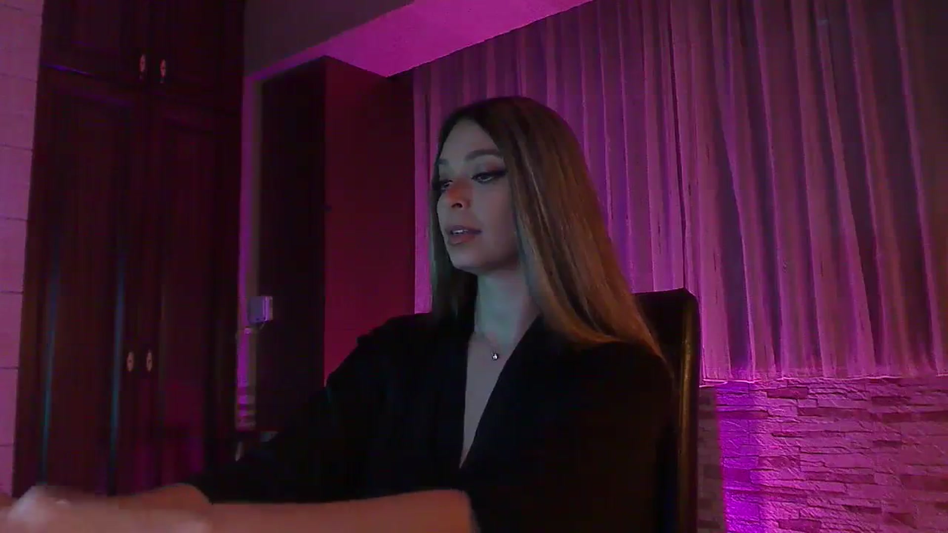 Gallery image thumbnail from No_bo_dy's myfreecams stream on, 11/09/2023, 01:57 image 14 of 20
