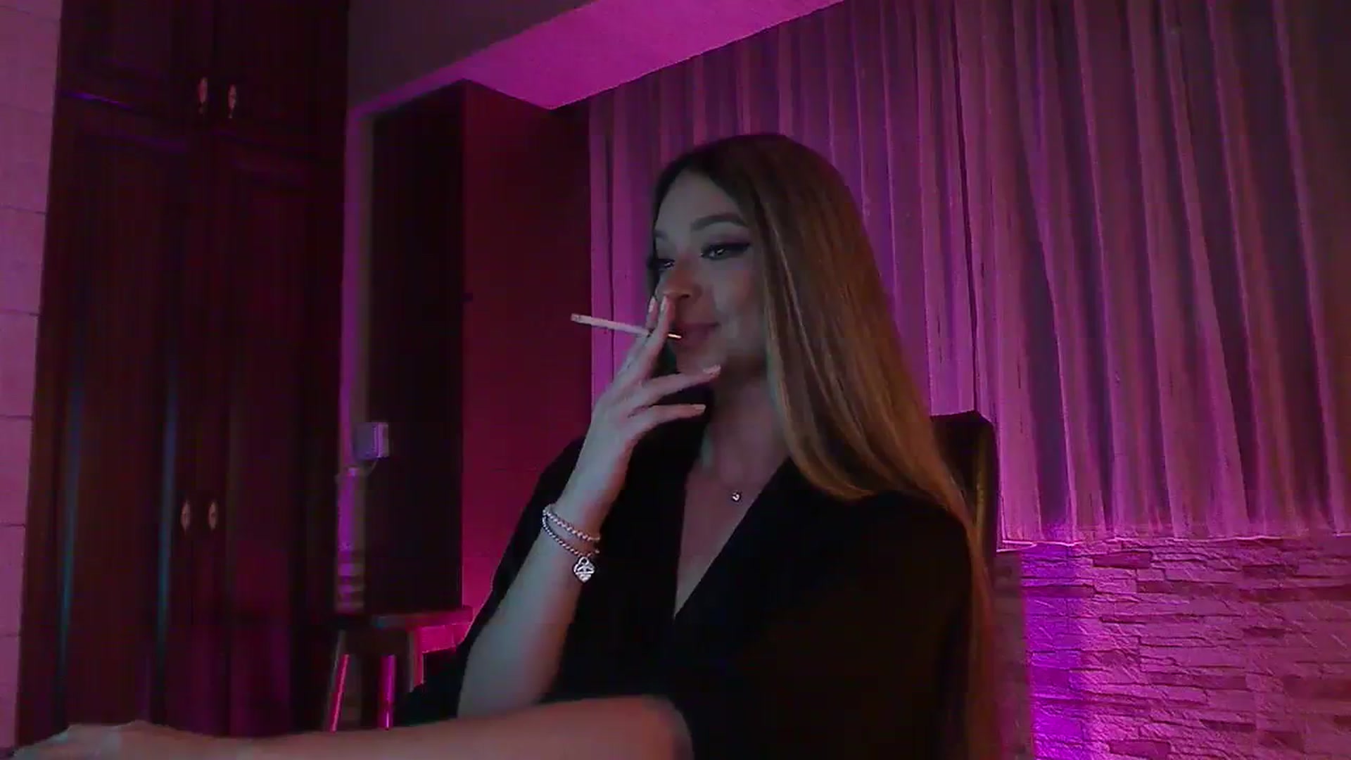 Gallery image thumbnail from No_bo_dy's myfreecams stream on, 11/09/2023, 01:57 image 13 of 20