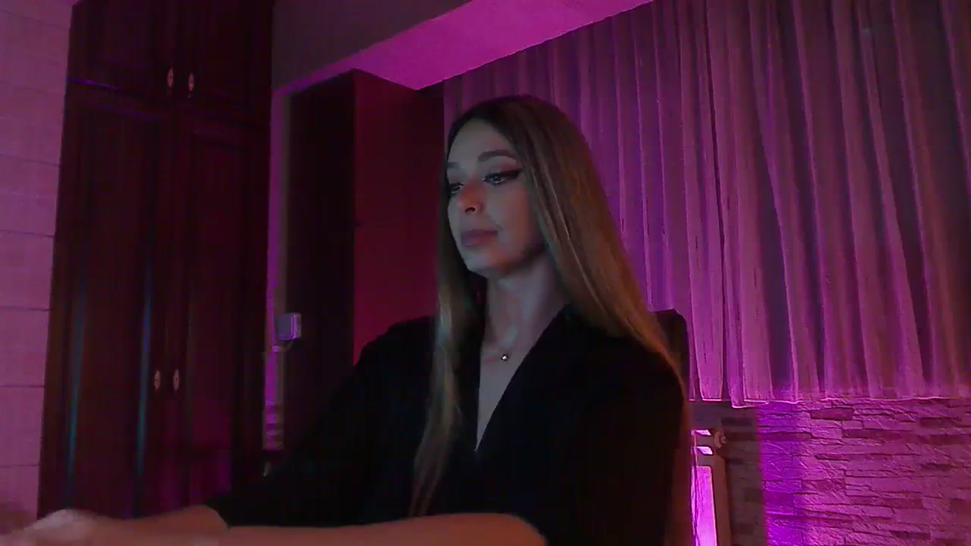 Gallery image thumbnail from No_bo_dy's myfreecams stream on, 11/09/2023, 03:09 image 13 of 20