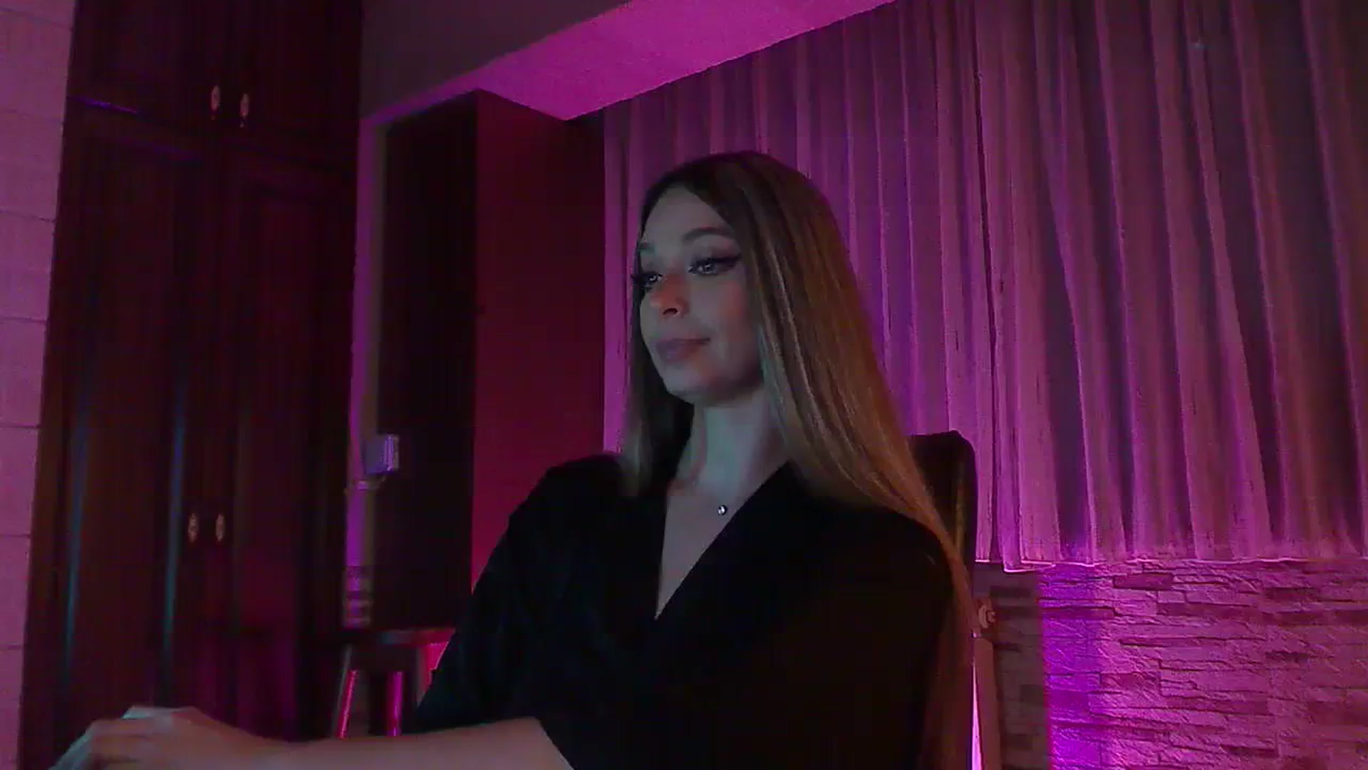 Gallery image thumbnail from No_bo_dy's myfreecams stream on, 11/09/2023, 03:09 image 3 of 20