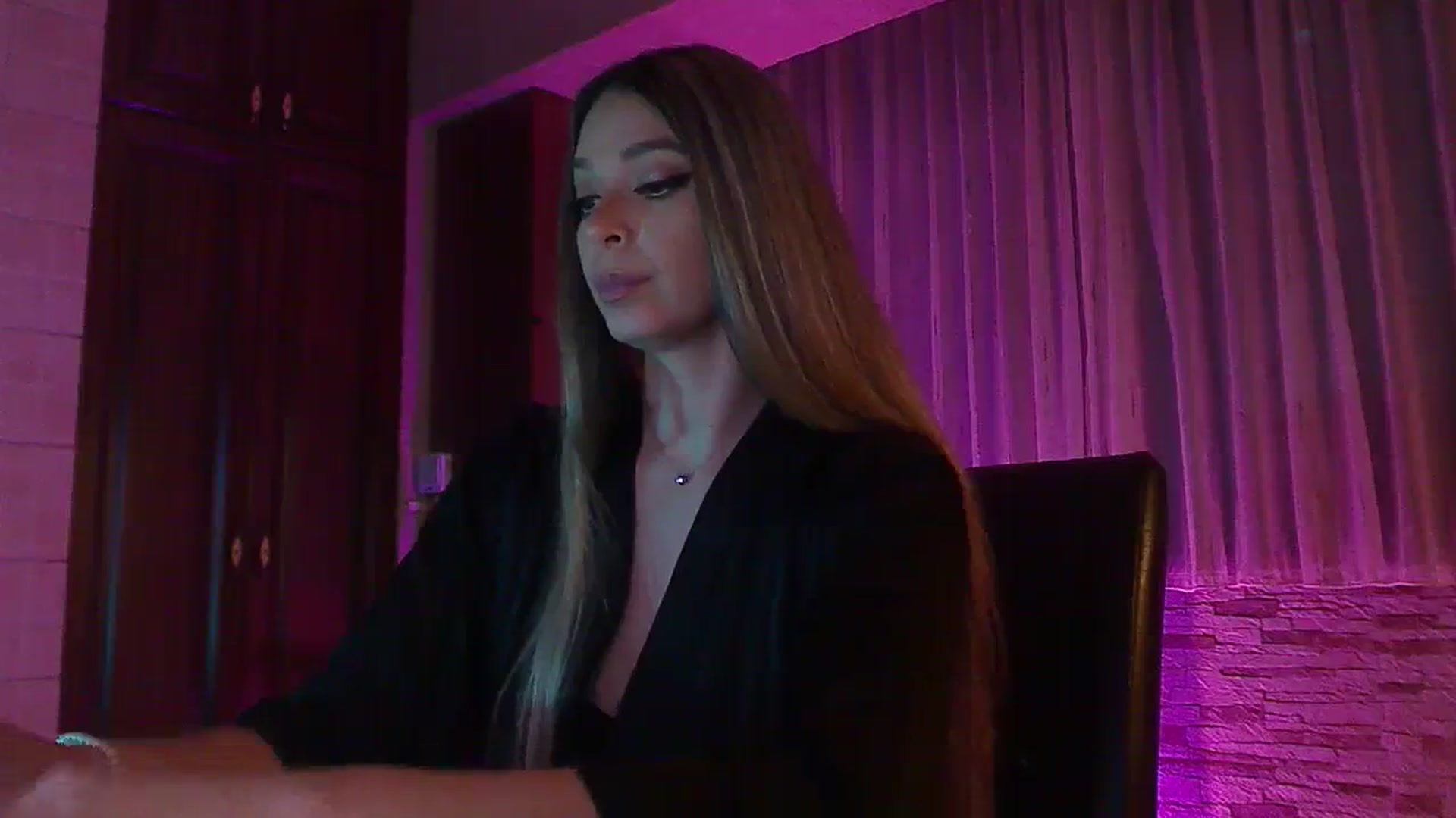 Gallery image thumbnail from No_bo_dy's myfreecams stream on, 11/09/2023, 03:09 image 11 of 20