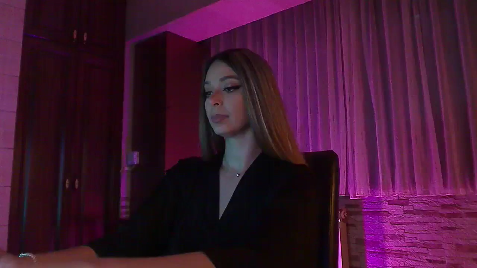 Gallery image thumbnail from No_bo_dy's myfreecams stream on, 11/09/2023, 03:09 image 1 of 20