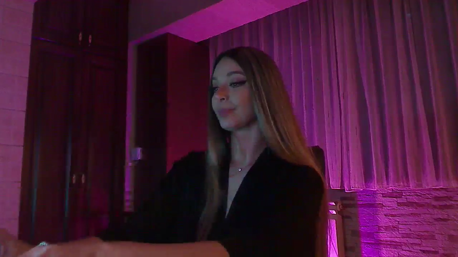 Gallery image thumbnail from No_bo_dy's myfreecams stream on, 11/09/2023, 03:09 image 14 of 20