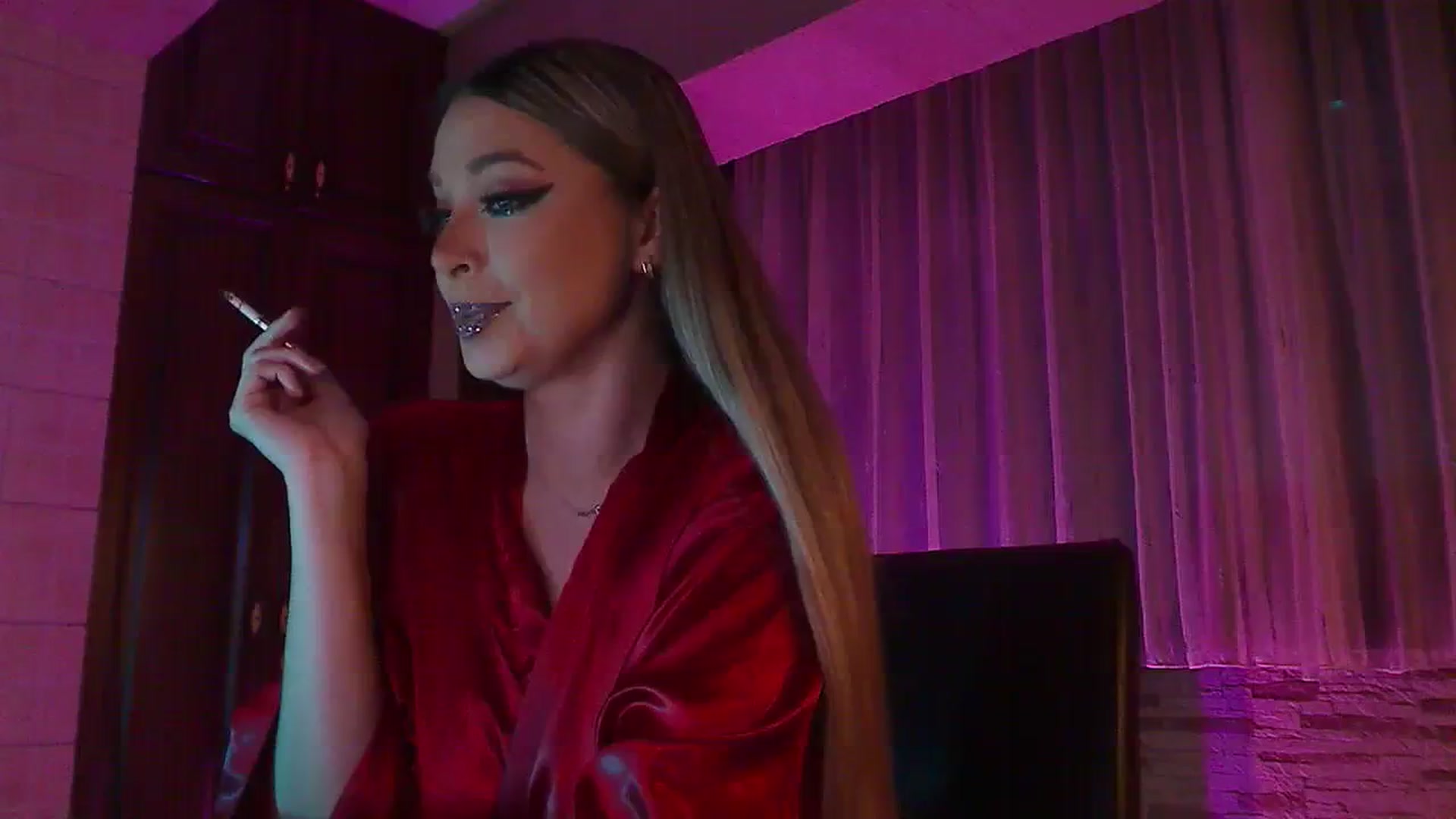 Gallery image thumbnail from No_bo_dy's myfreecams stream on, 11/19/2023, 24:50 image 16 of 20