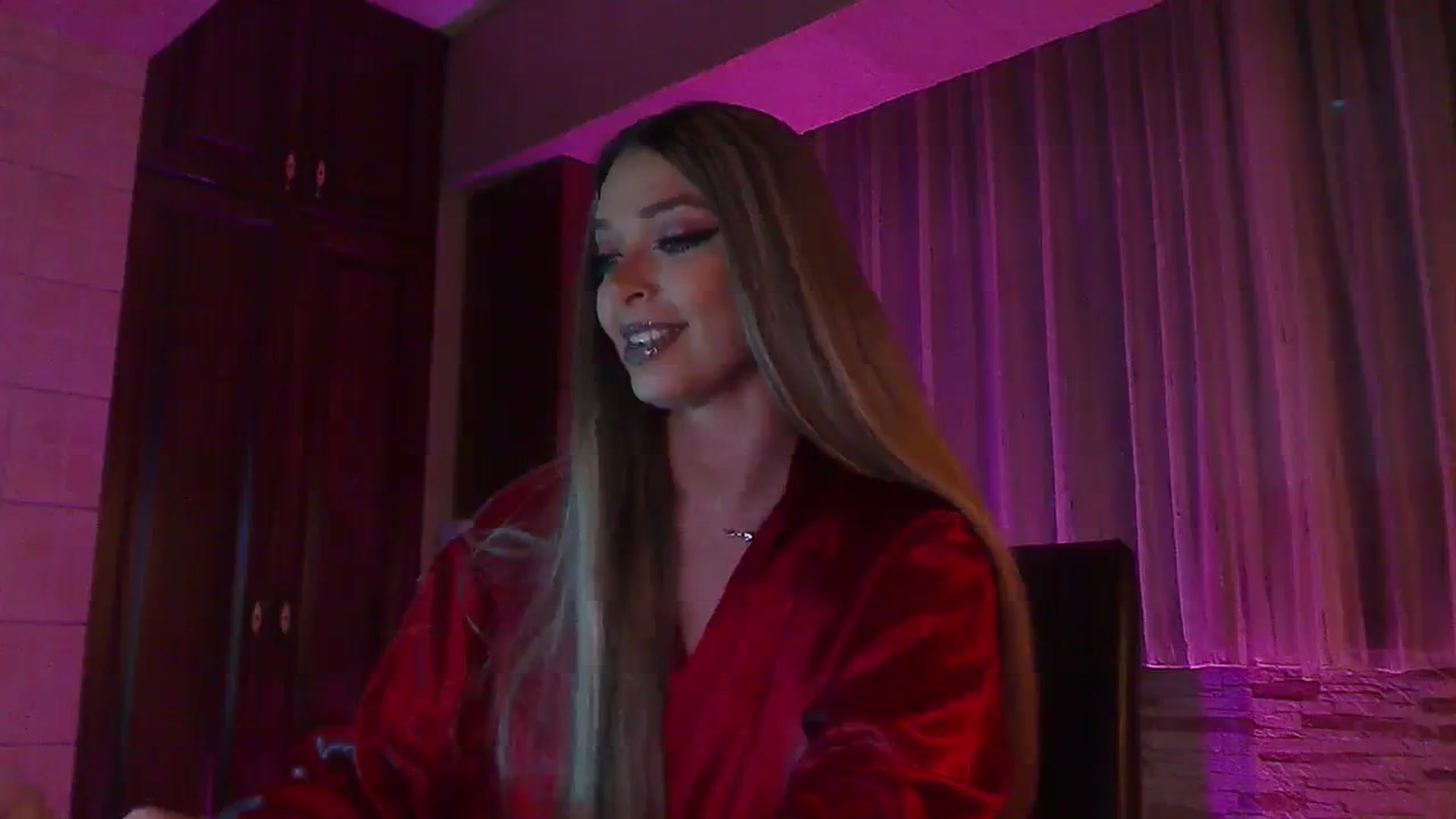 Gallery image thumbnail from No_bo_dy's myfreecams stream on, 11/19/2023, 24:50 image 12 of 20