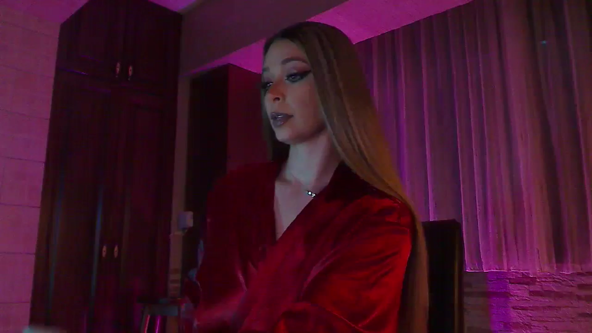 Gallery image thumbnail from No_bo_dy's myfreecams stream on, 11/19/2023, 24:50 image 13 of 20