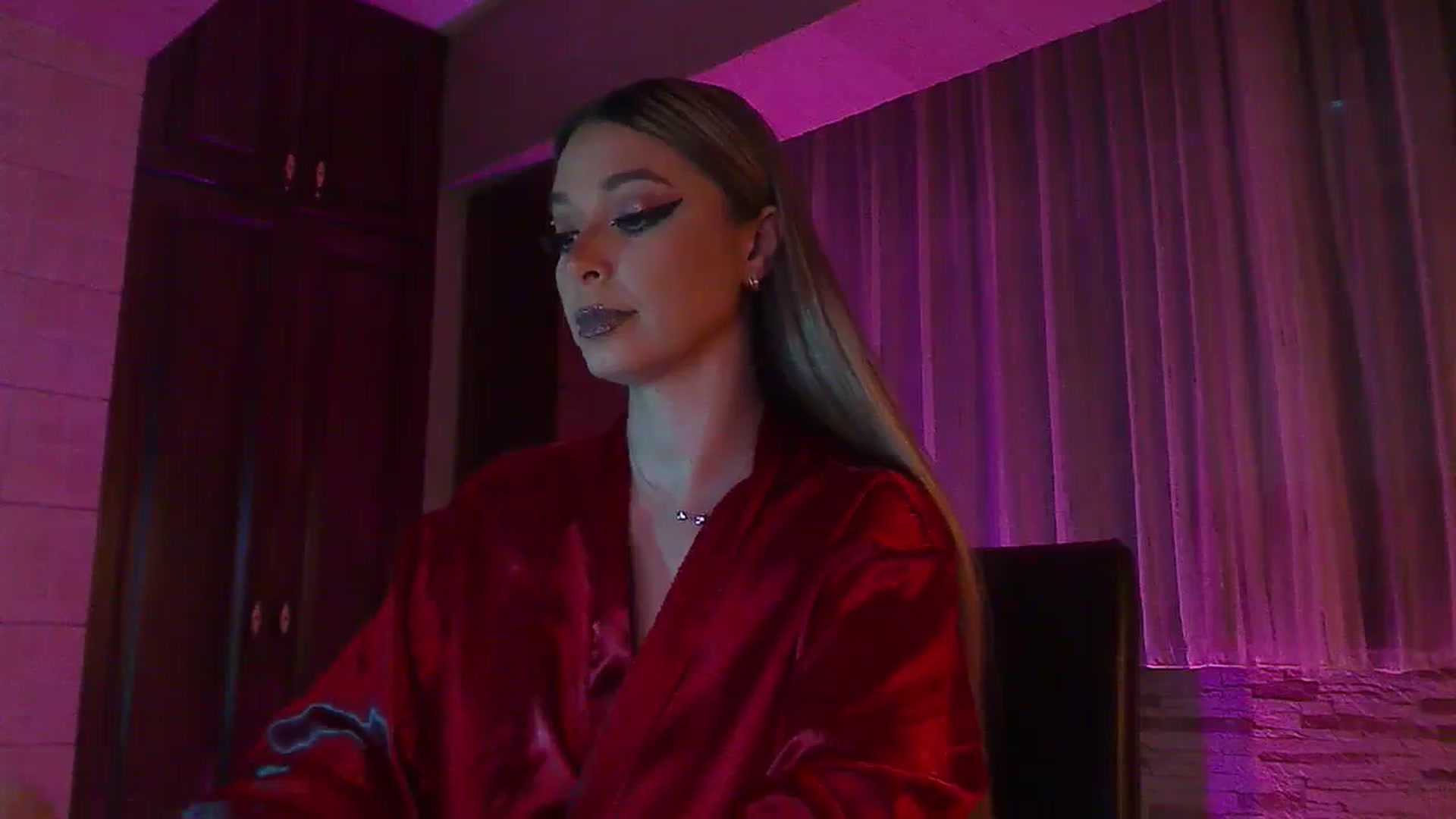 Gallery image thumbnail from No_bo_dy's myfreecams stream on, 11/19/2023, 24:50 image 17 of 20