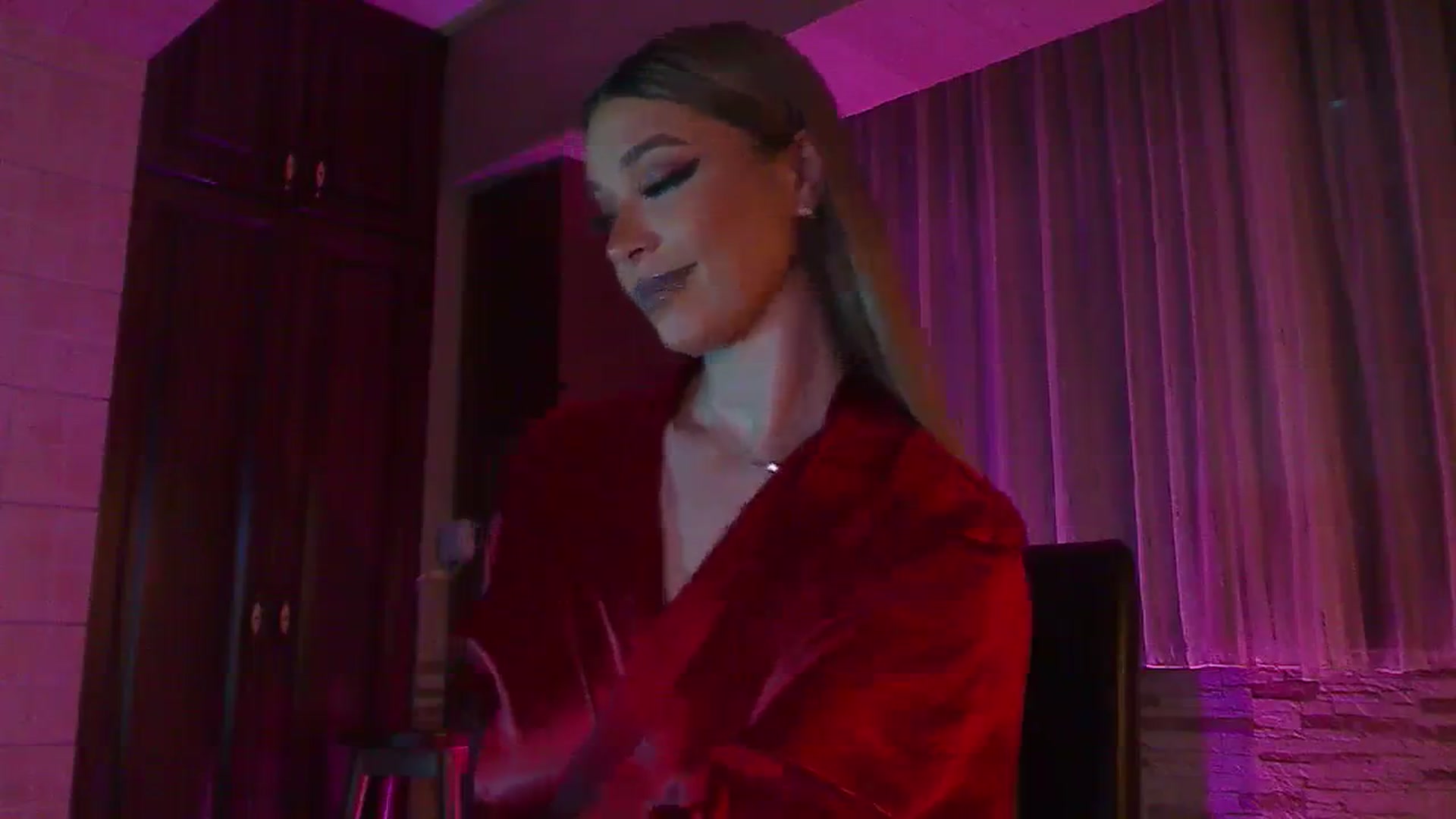 Gallery image thumbnail from No_bo_dy's myfreecams stream on, 11/19/2023, 24:50 image 14 of 20