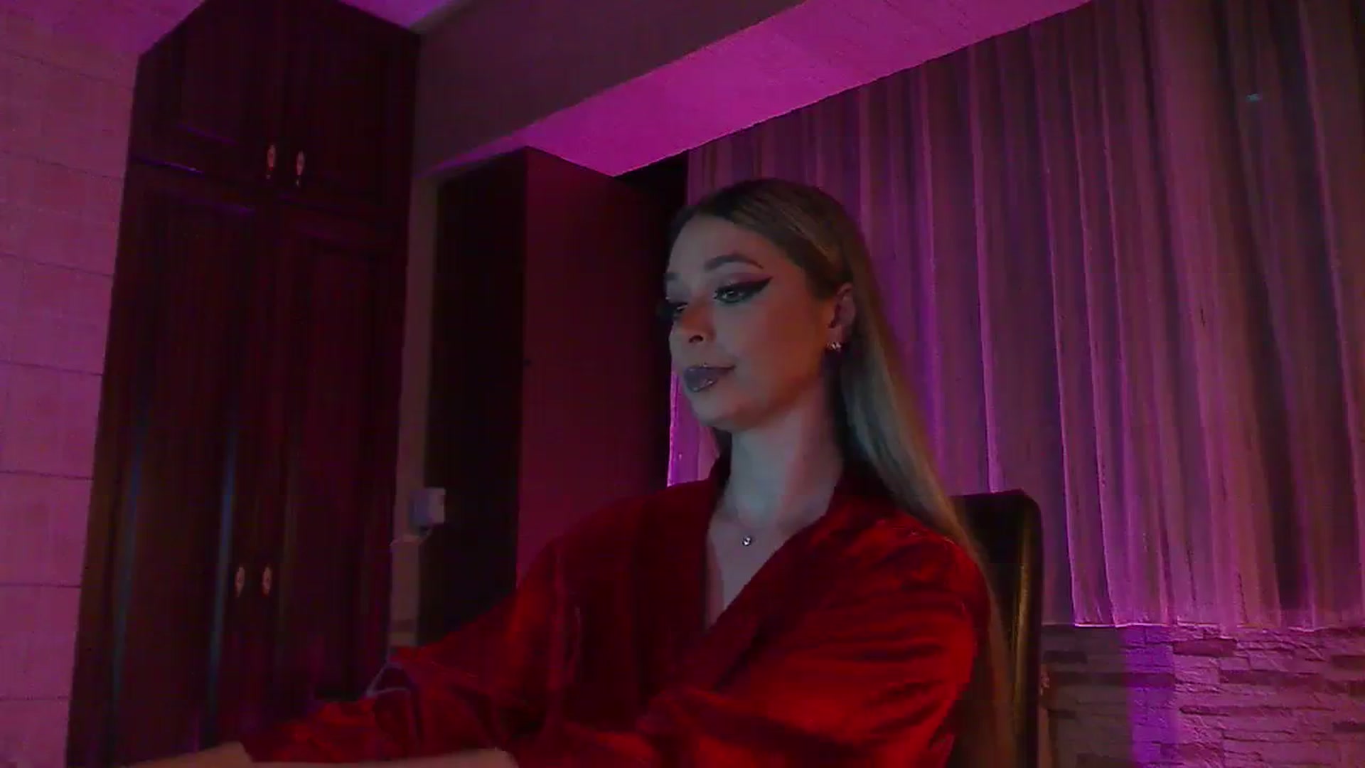 Gallery image thumbnail from No_bo_dy's myfreecams stream on, 11/19/2023, 24:56 image 19 of 20