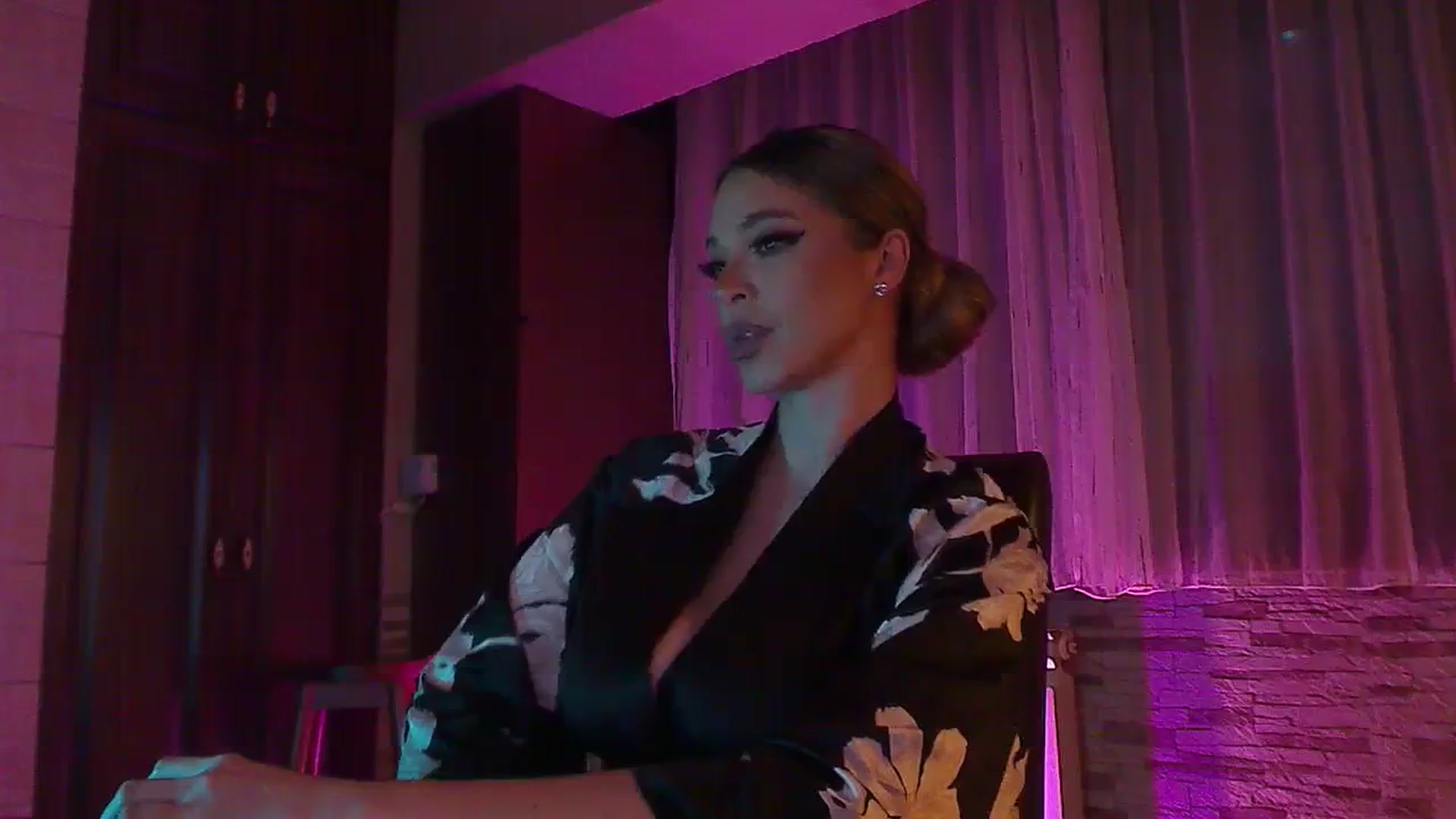 Gallery image thumbnail from No_bo_dy's myfreecams stream on, 11/22/2023, 02:06 image 15 of 20