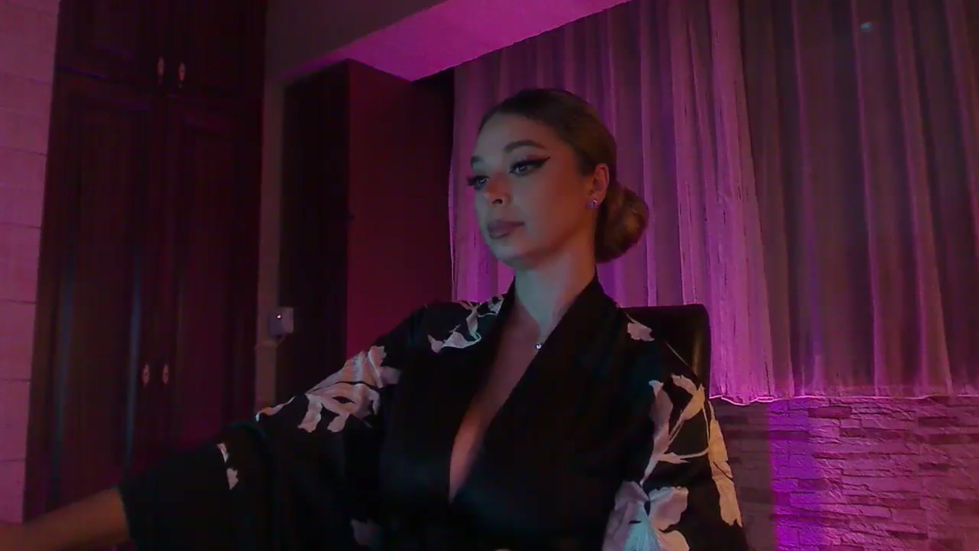 Gallery image thumbnail from No_bo_dy's myfreecams stream on, 11/22/2023, 02:06 image 19 of 20