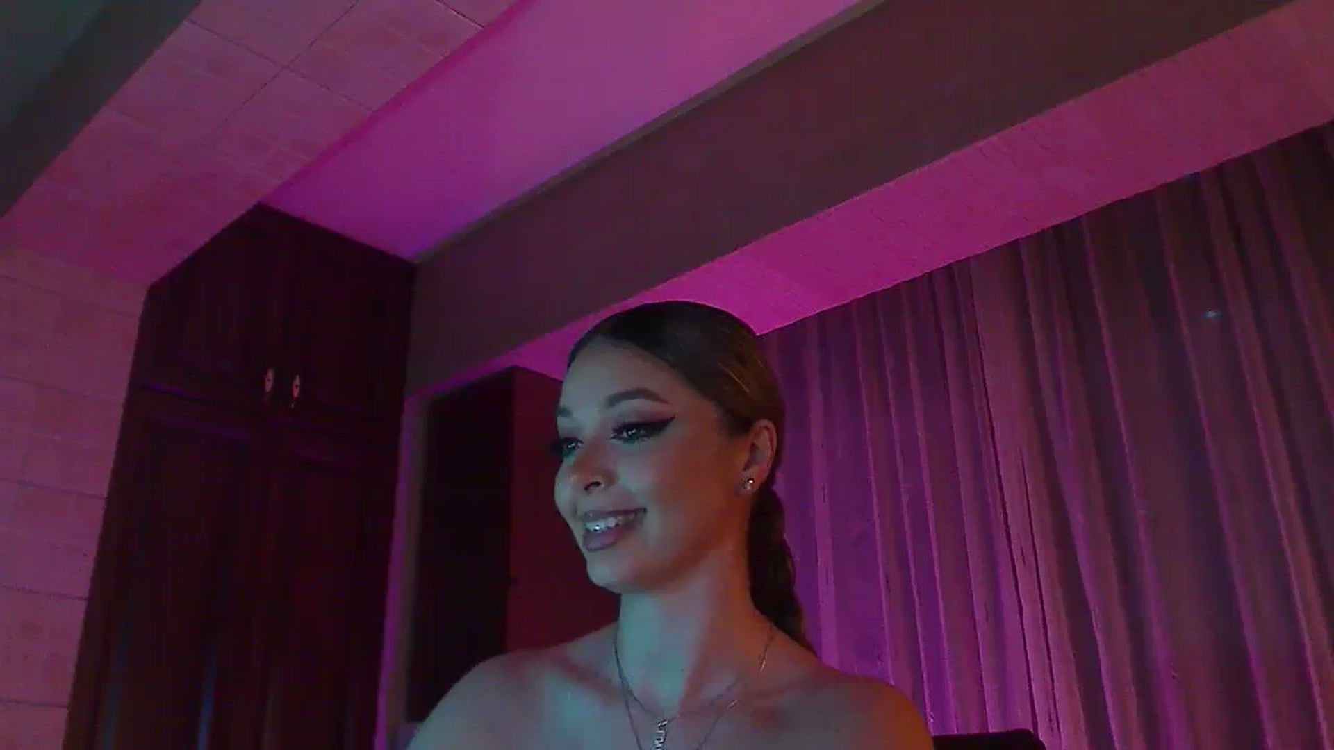 Gallery image thumbnail from No_bo_dy's myfreecams stream on, 12/03/2023, 01:31 image 1 of 20