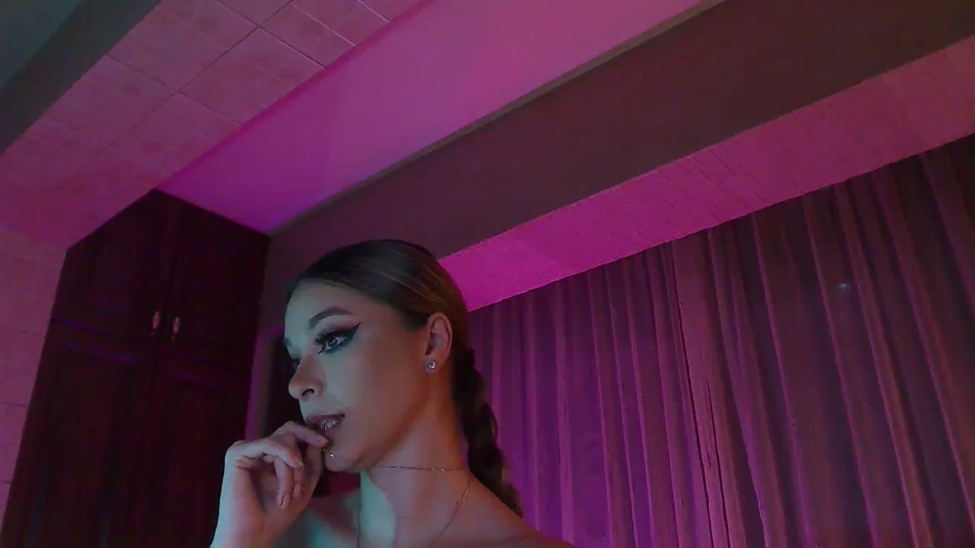Gallery image thumbnail from No_bo_dy's myfreecams stream on, 12/03/2023, 01:31 image 5 of 20