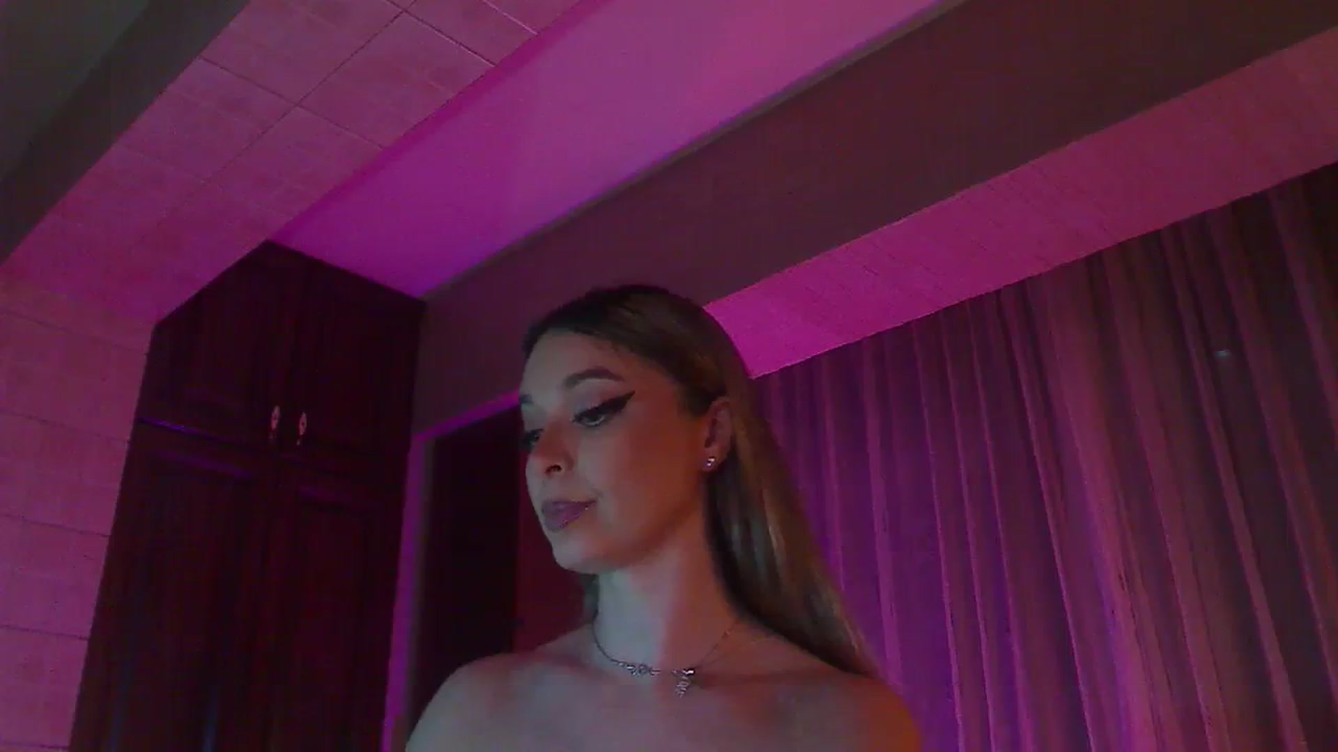 Gallery image thumbnail from No_bo_dy's myfreecams stream on, 12/05/2023, 01:41 image 17 of 20