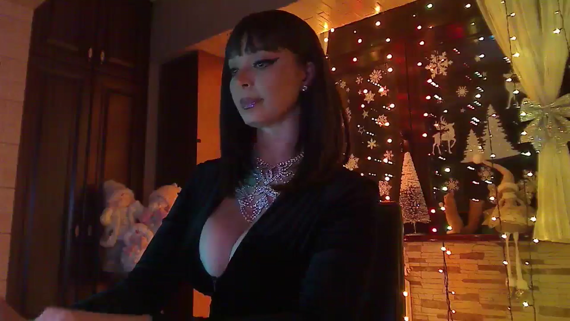 Gallery image thumbnail from No_bo_dy's myfreecams stream on, 12/15/2023, 24:11 image 4 of 20