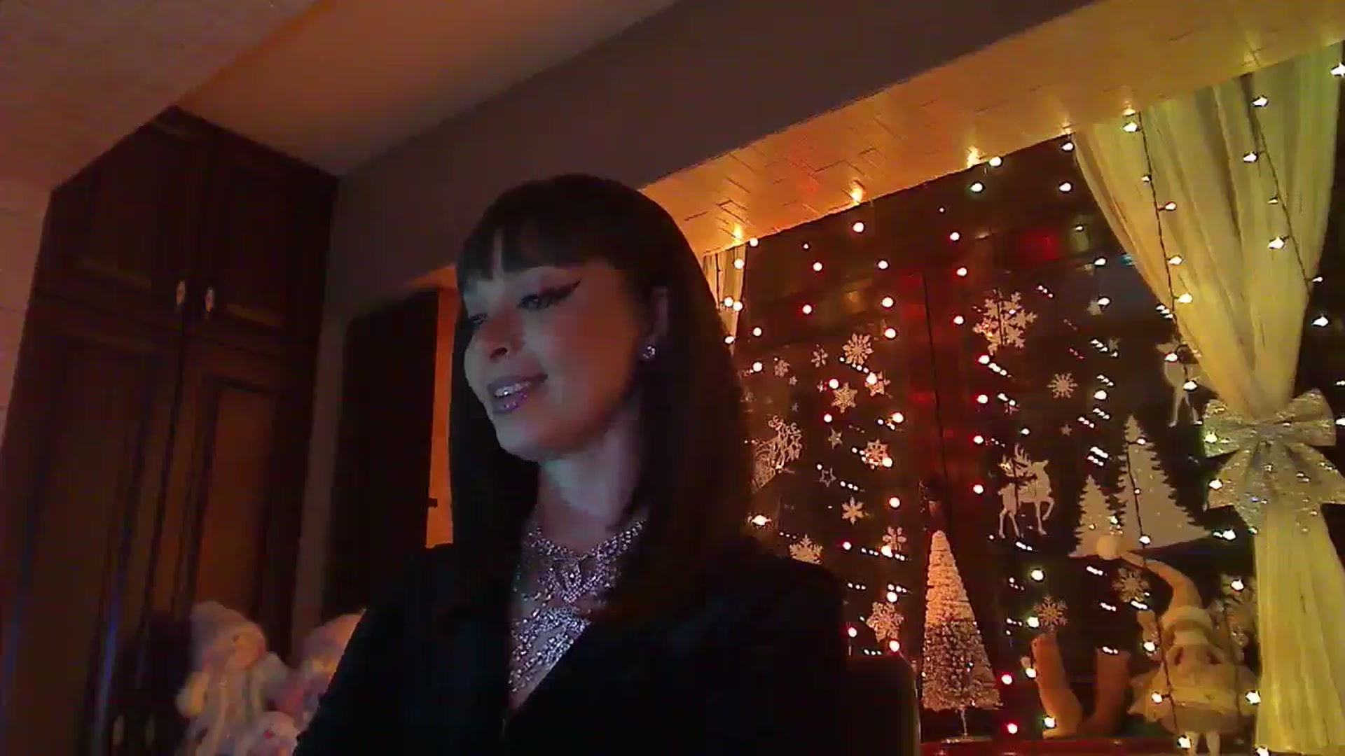 Gallery image thumbnail from No_bo_dy's myfreecams stream on, 12/15/2023, 24:11 image 18 of 20