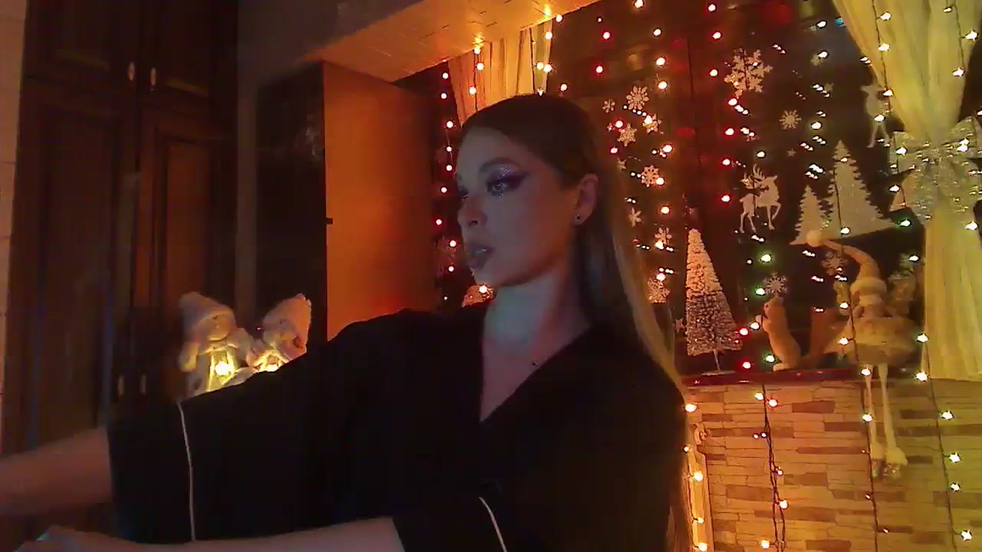 Gallery image thumbnail from No_bo_dy's myfreecams stream on, 12/25/2023, 01:04 image 14 of 20