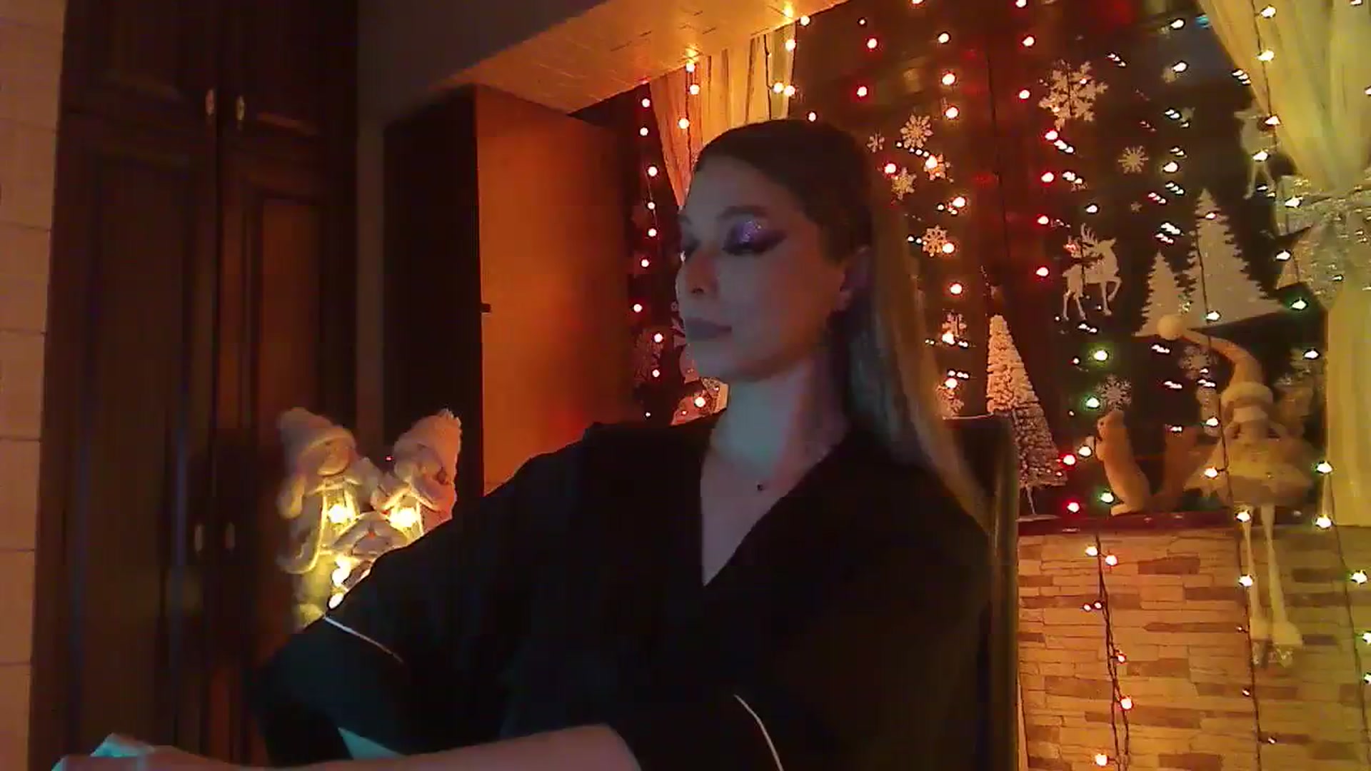 Gallery image thumbnail from No_bo_dy's myfreecams stream on, 12/25/2023, 01:04 image 6 of 20