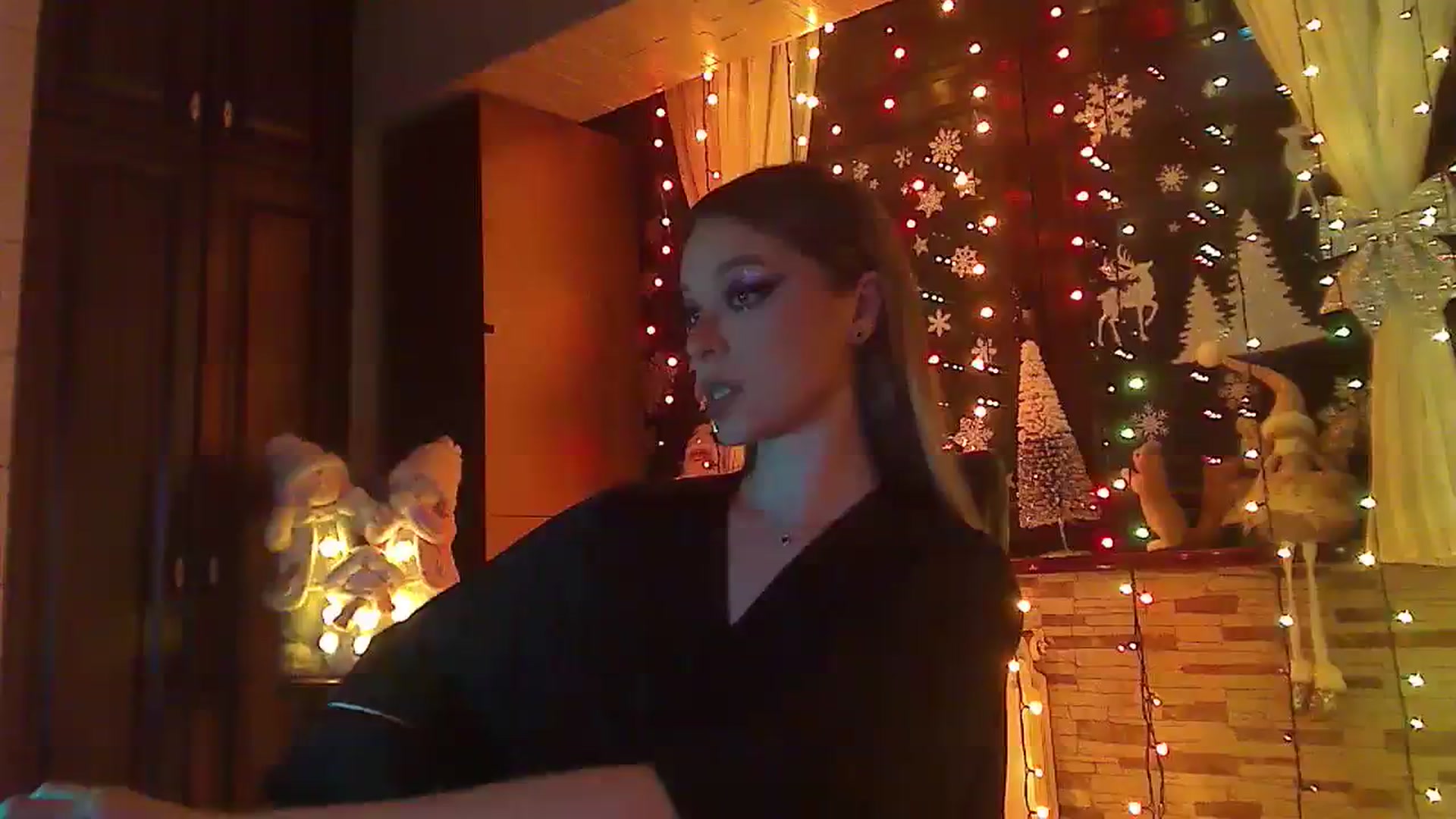 Gallery image thumbnail from No_bo_dy's myfreecams stream on, 12/25/2023, 01:04 image 18 of 20