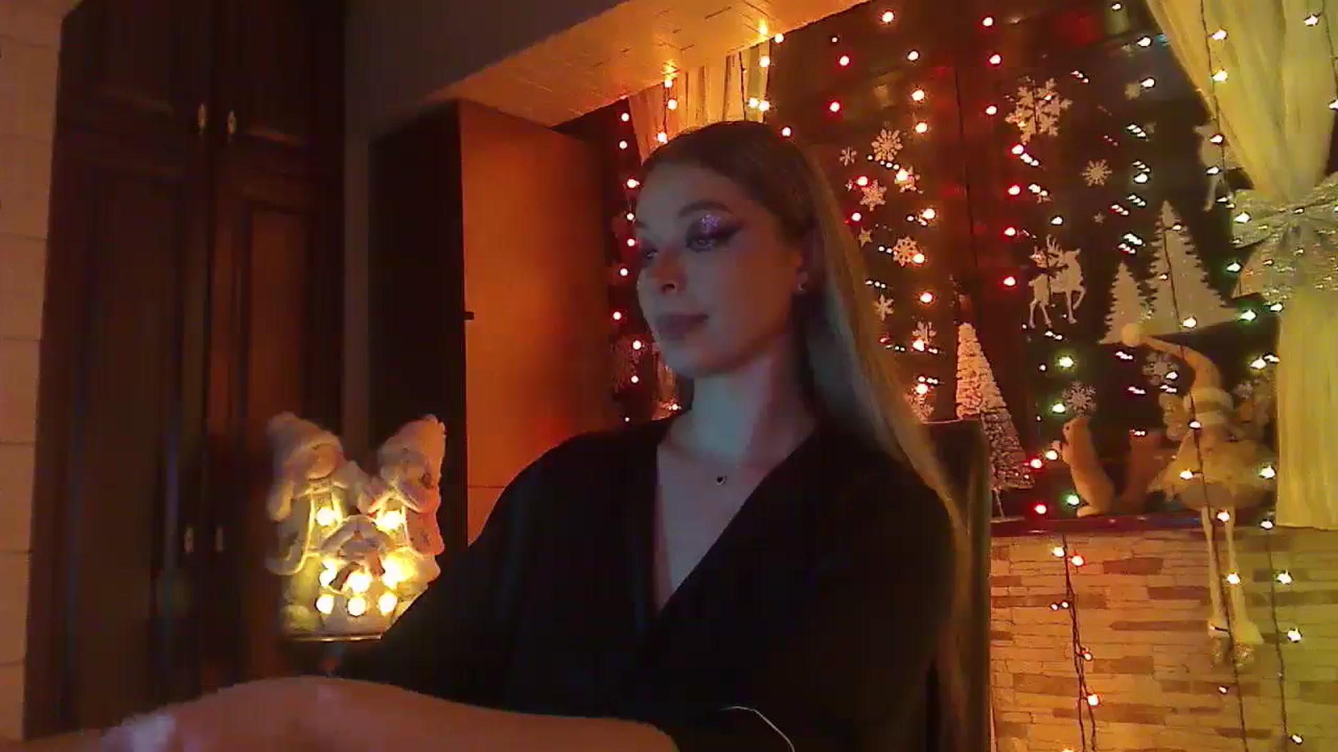 Gallery image thumbnail from No_bo_dy's myfreecams stream on, 12/25/2023, 01:24 image 15 of 20
