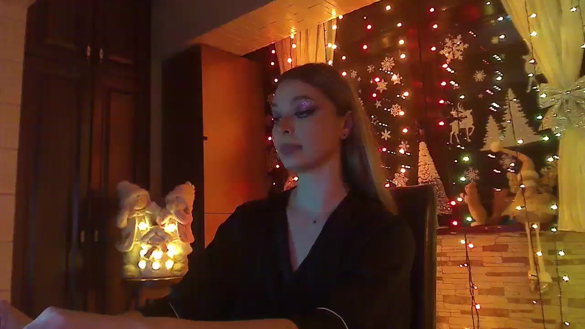 Gallery image thumbnail from No_bo_dy's myfreecams stream on, 12/25/2023, 01:24 image 19 of 20