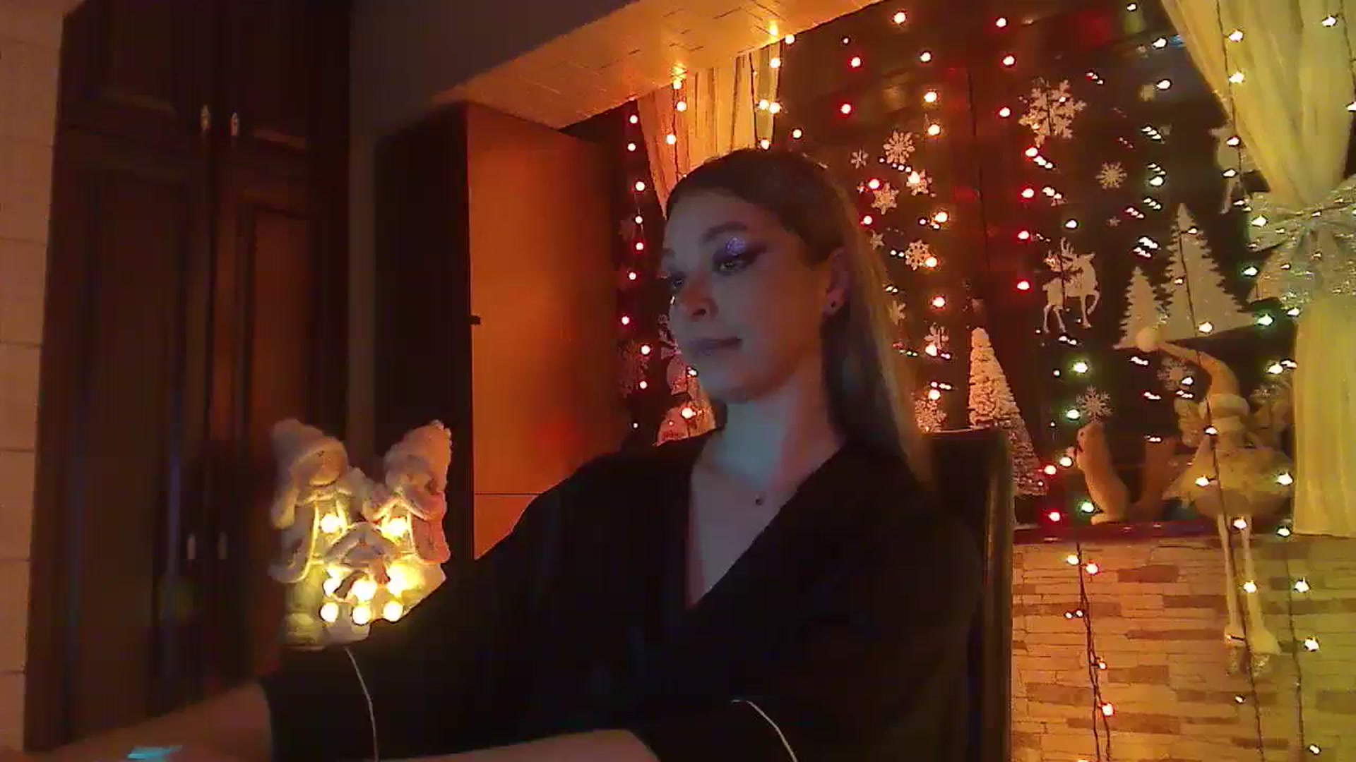 Gallery image thumbnail from No_bo_dy's myfreecams stream on, 12/25/2023, 01:24 image 17 of 20