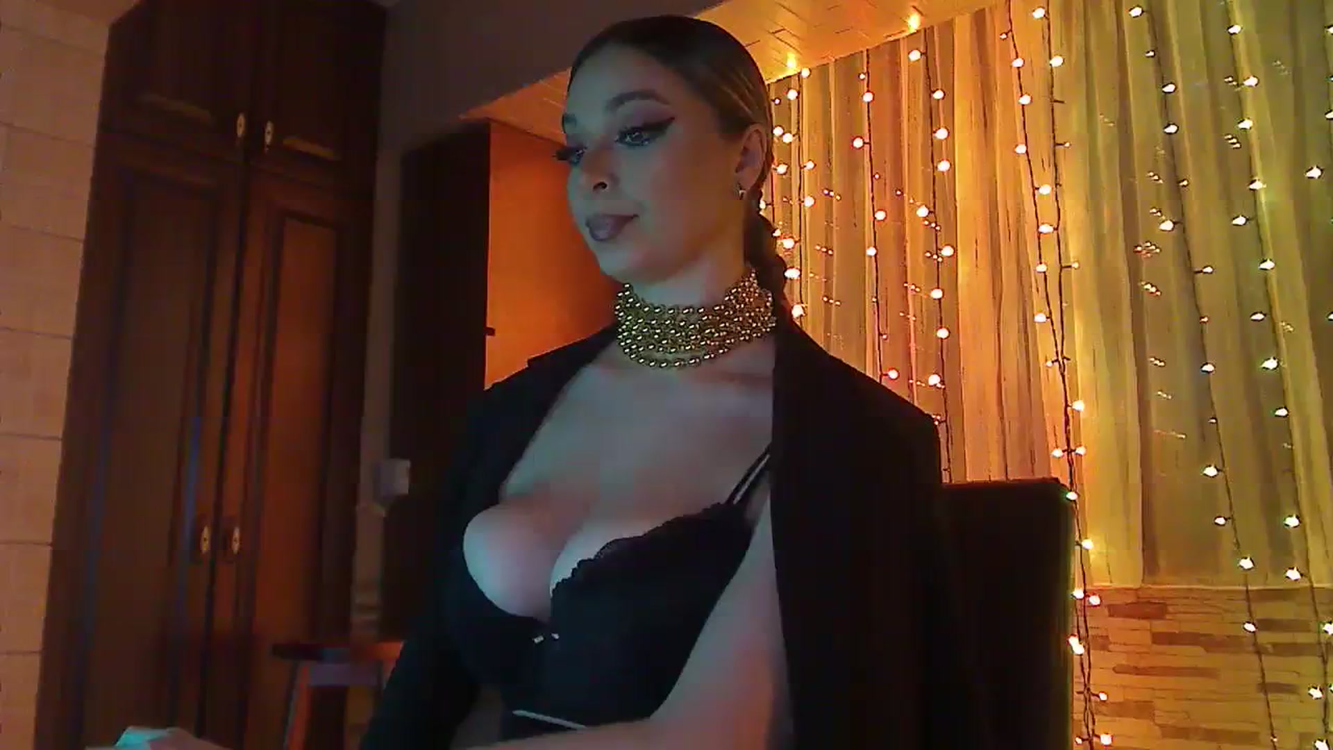 Gallery image thumbnail from No_bo_dy's myfreecams stream on, 01/17/2024, 01:12 image 10 of 20