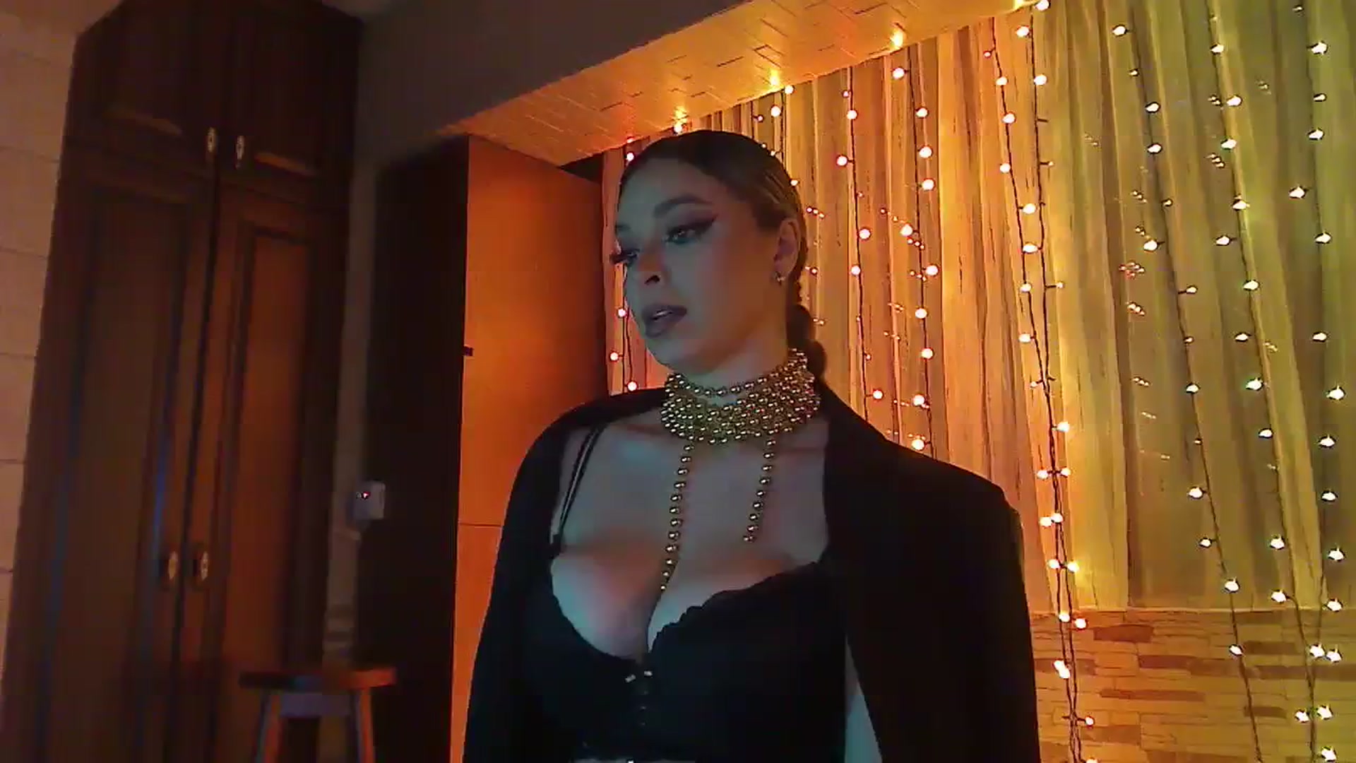 Gallery image thumbnail from No_bo_dy's myfreecams stream on, 01/17/2024, 04:12 image 3 of 20