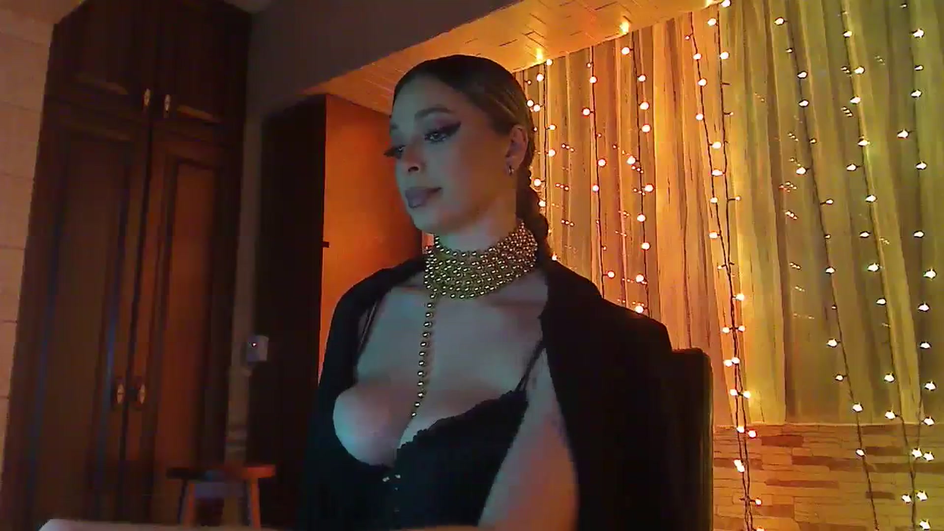 Gallery image thumbnail from No_bo_dy's myfreecams stream on, 01/17/2024, 04:12 image 4 of 20