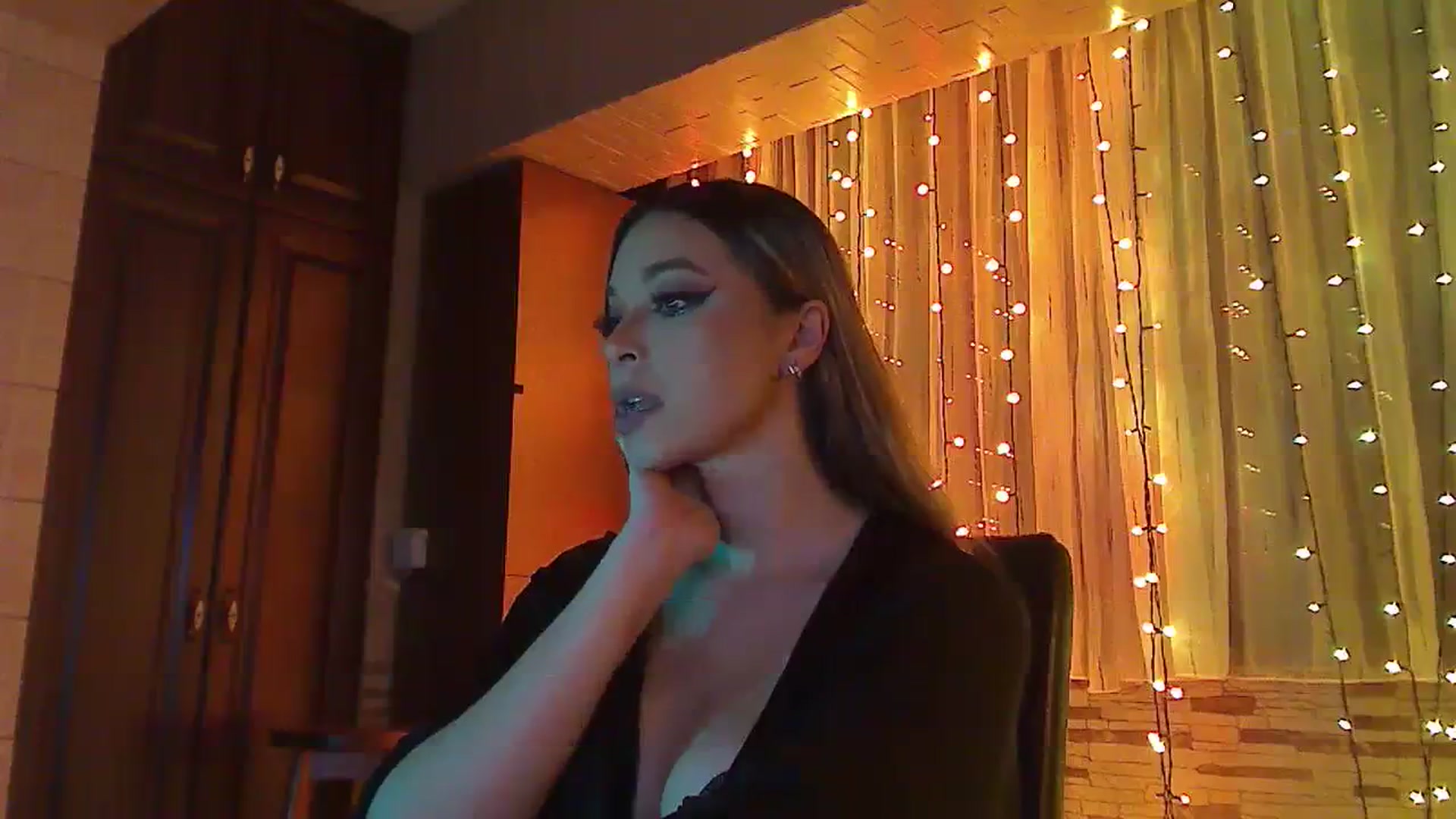 Gallery image thumbnail from No_bo_dy's myfreecams stream on, 01/17/2024, 04:12 image 14 of 20