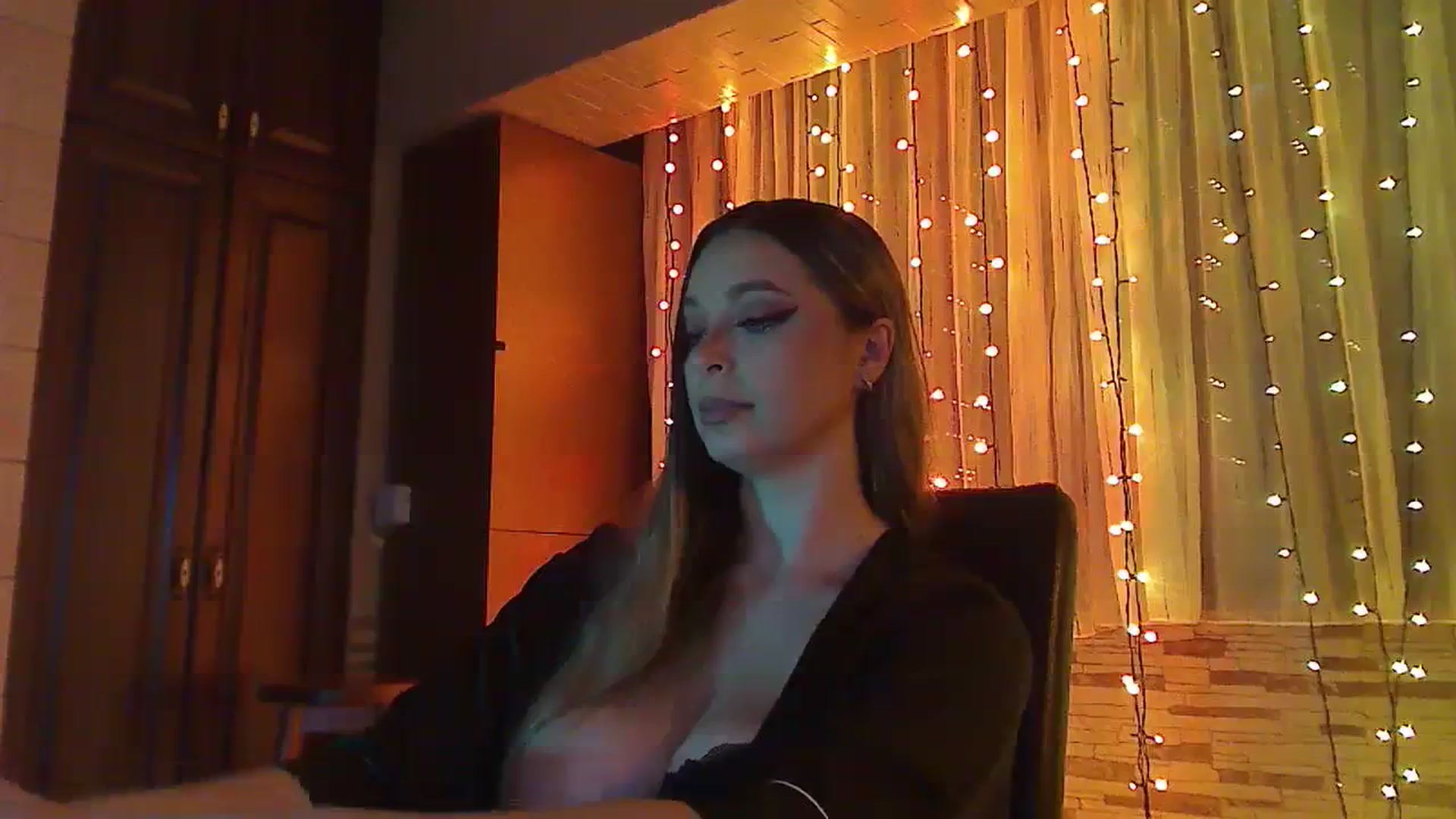 Gallery image thumbnail from No_bo_dy's myfreecams stream on, 01/17/2024, 04:12 image 20 of 20