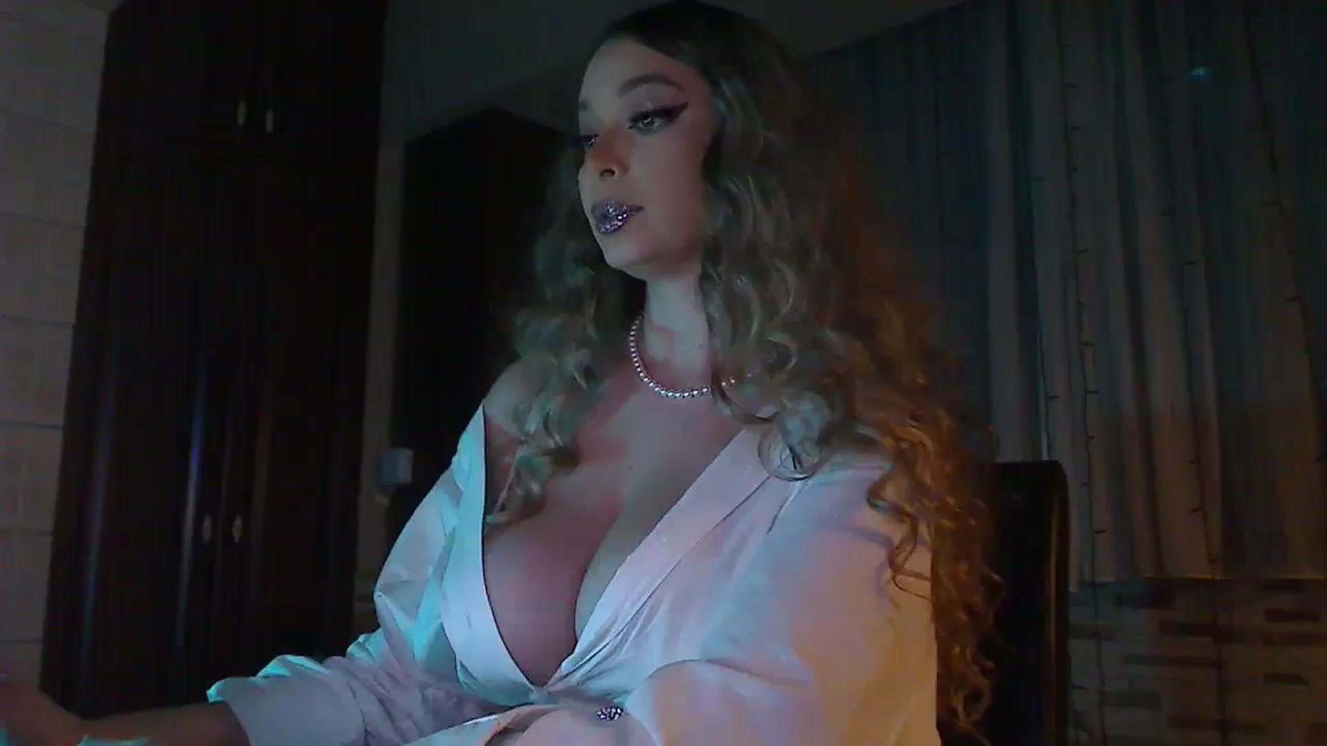 Gallery image thumbnail from No_bo_dy's myfreecams stream on, 01/20/2024, 24:29 image 2 of 20