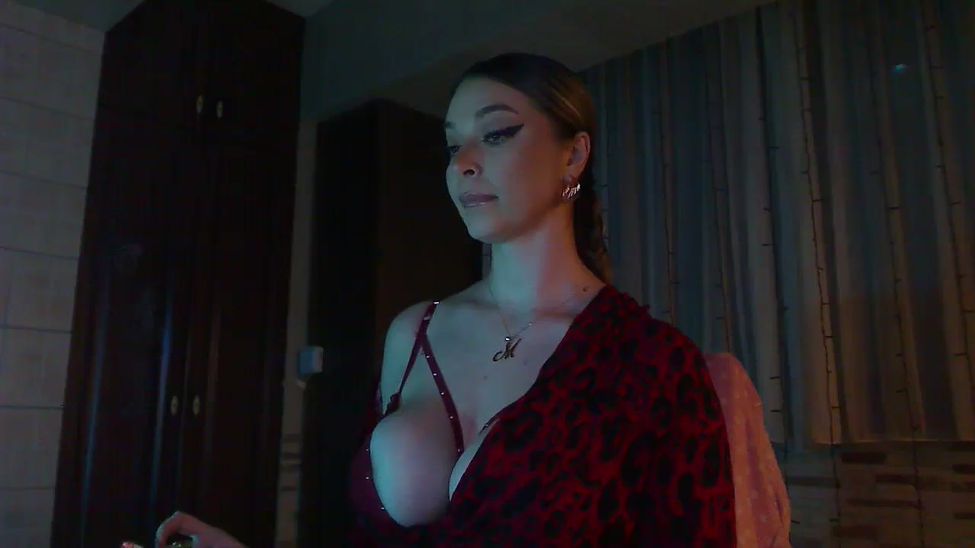 Gallery image thumbnail from No_bo_dy's myfreecams stream on, 01/29/2024, 02:43 image 4 of 20