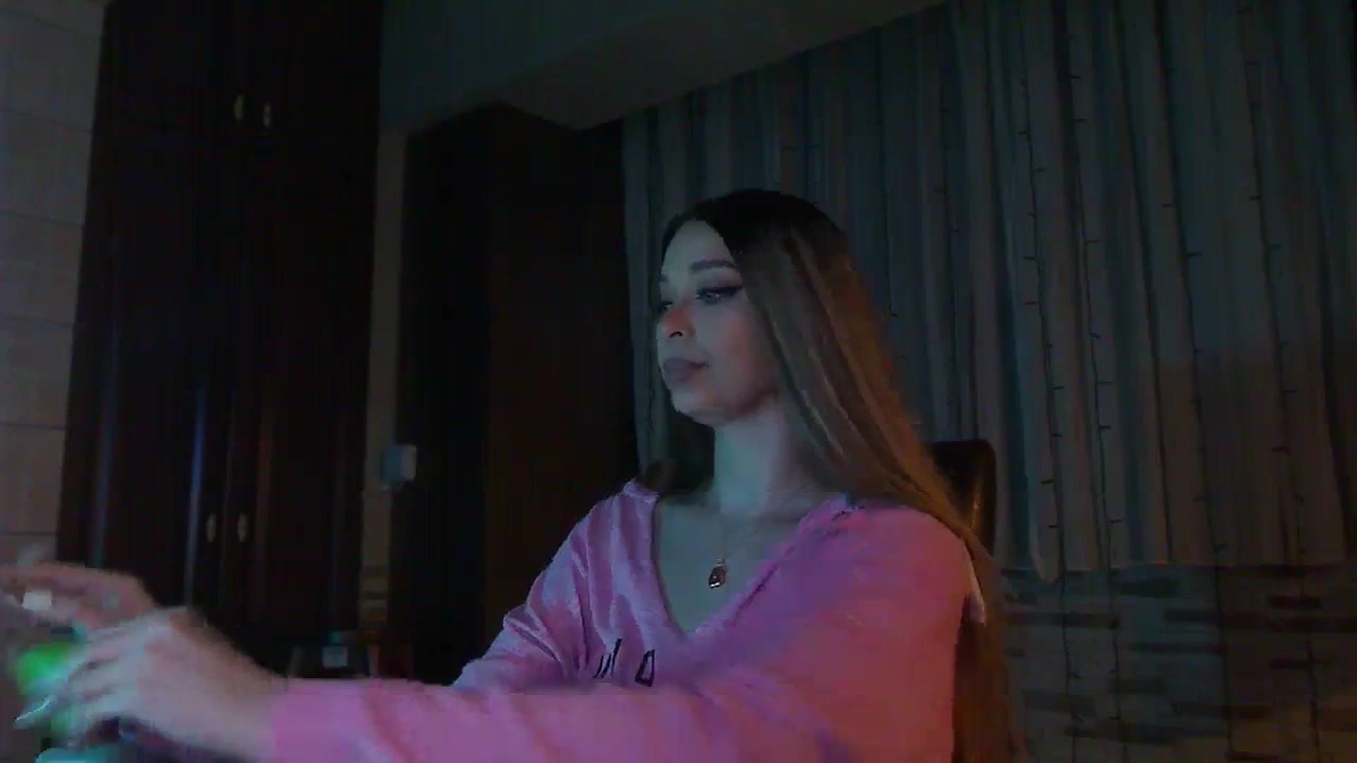 Gallery image thumbnail from No_bo_dy's myfreecams stream on, 03/02/2024, 01:27 image 16 of 20