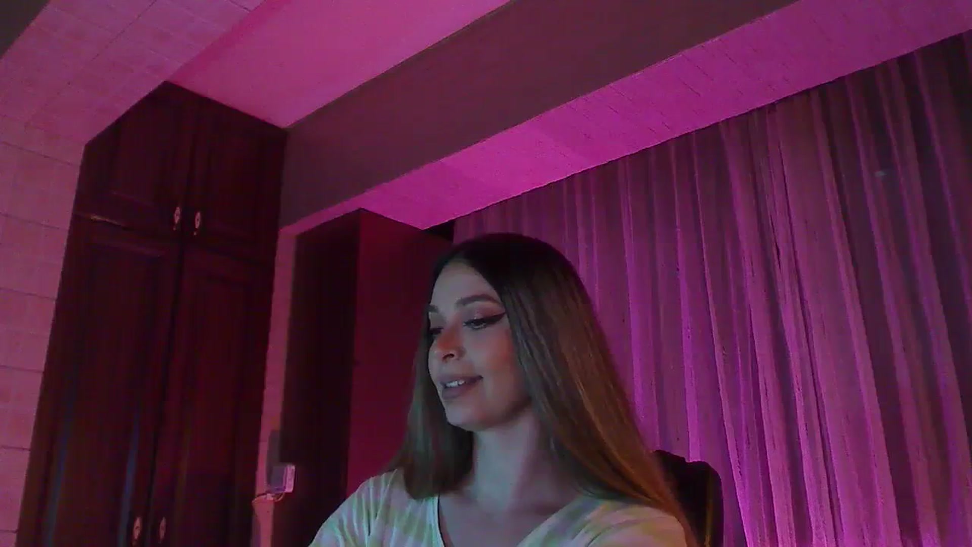 Gallery image thumbnail from No_bo_dy's myfreecams stream on, 04/12/2024, 02:47 image 13 of 20