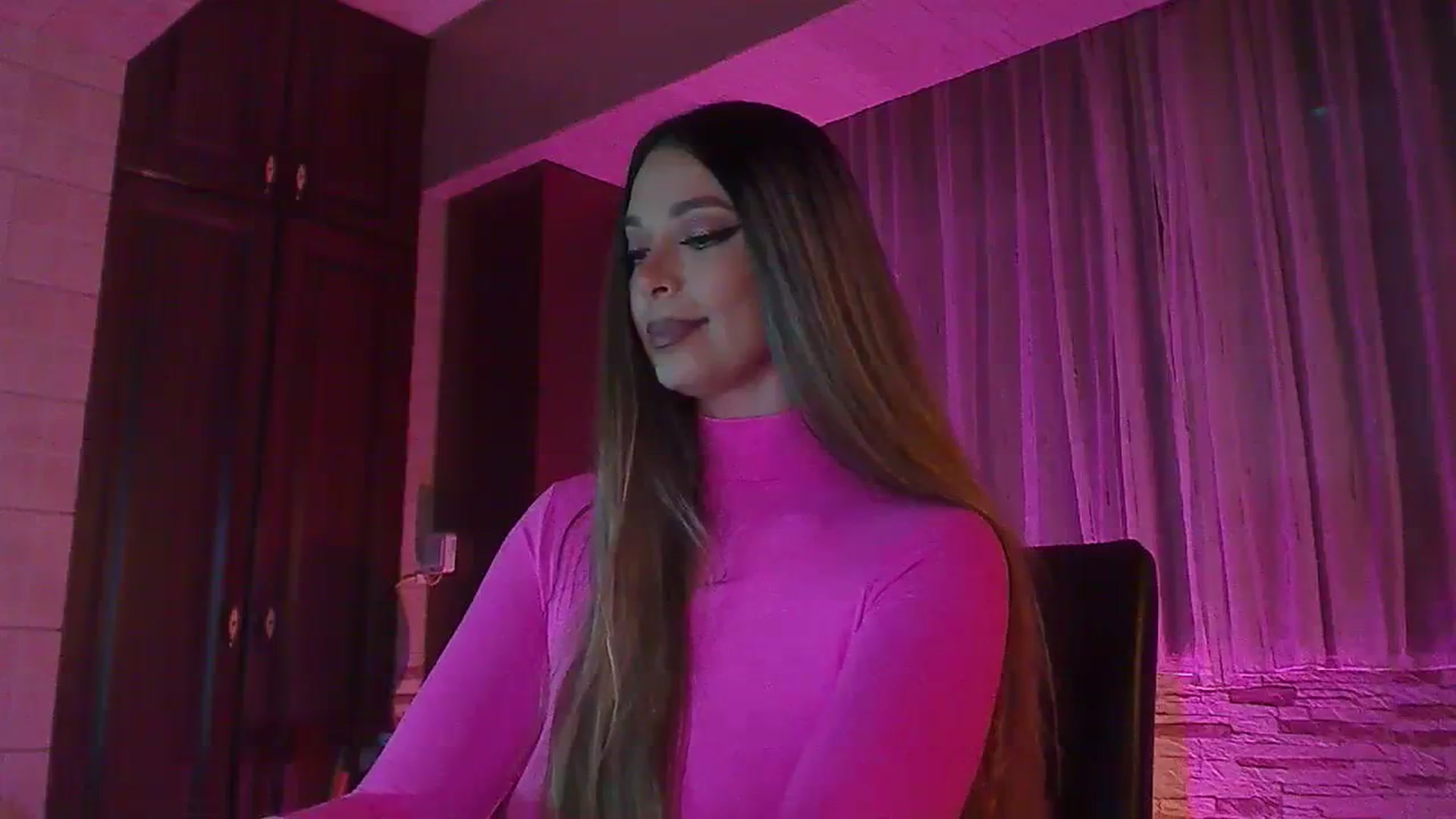 Gallery image thumbnail from No_bo_dy's myfreecams stream on, 04/13/2024, 02:17 image 10 of 20