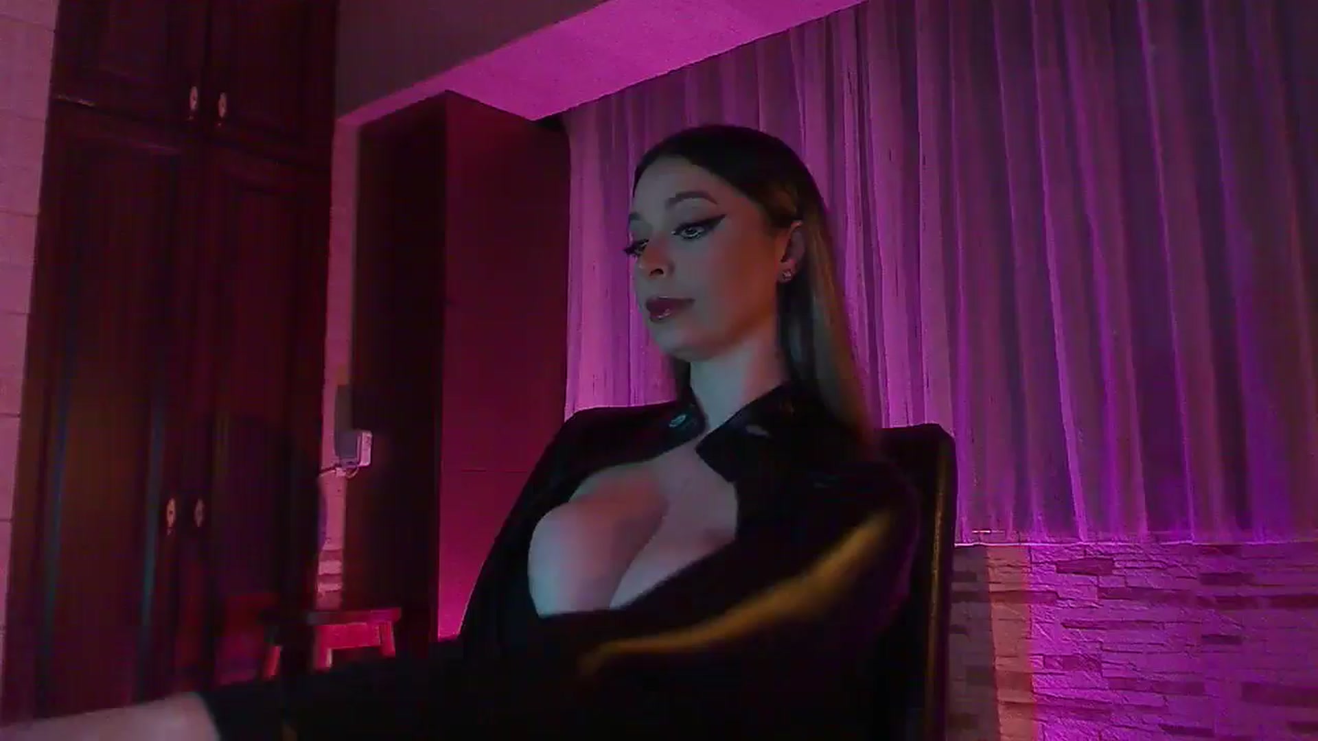 Gallery image thumbnail from No_bo_dy's myfreecams stream on, 05/09/2024, 02:55 image 1 of 20