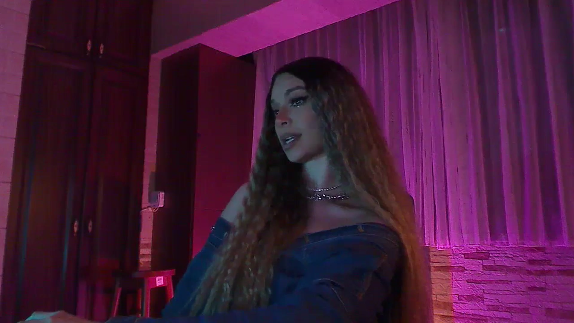 Gallery image thumbnail from No_bo_dy's myfreecams stream on, 05/10/2024, 23:33 image 14 of 20