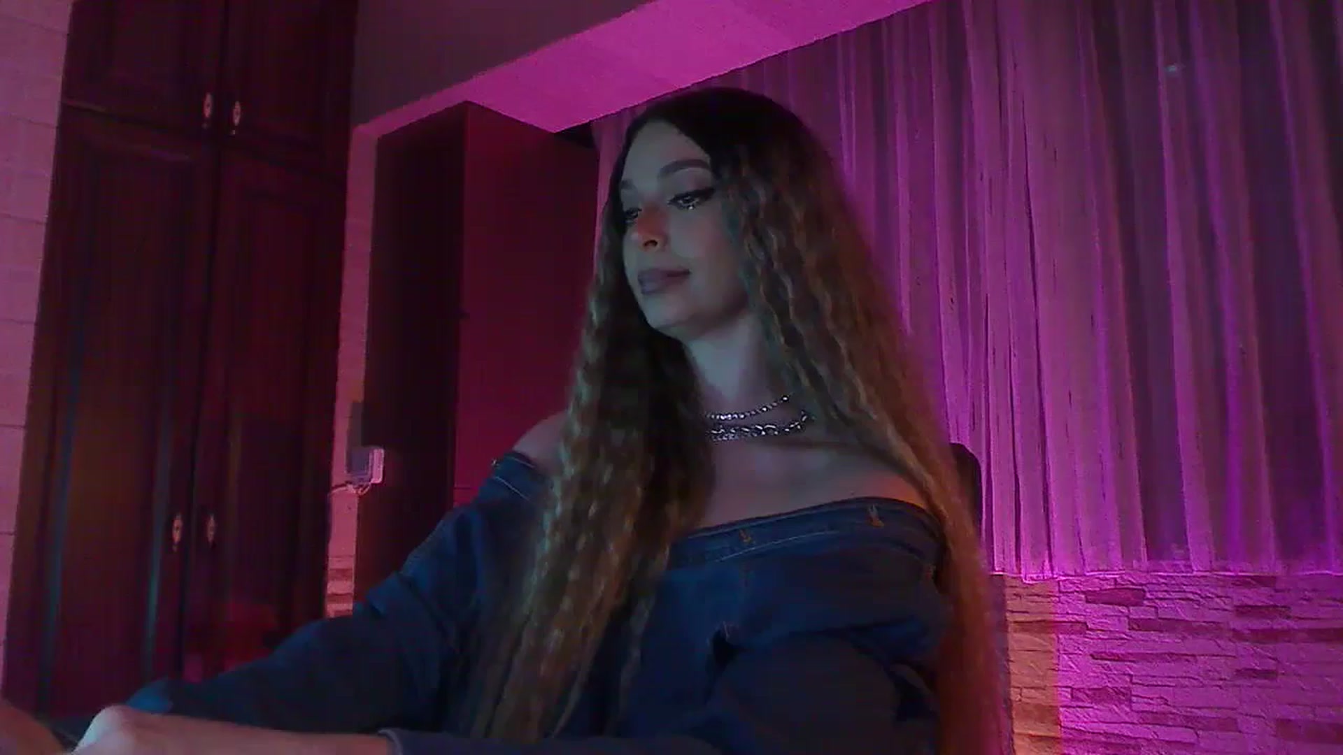 Gallery image thumbnail from No_bo_dy's myfreecams stream on, 05/11/2024, 03:51 image 1 of 20