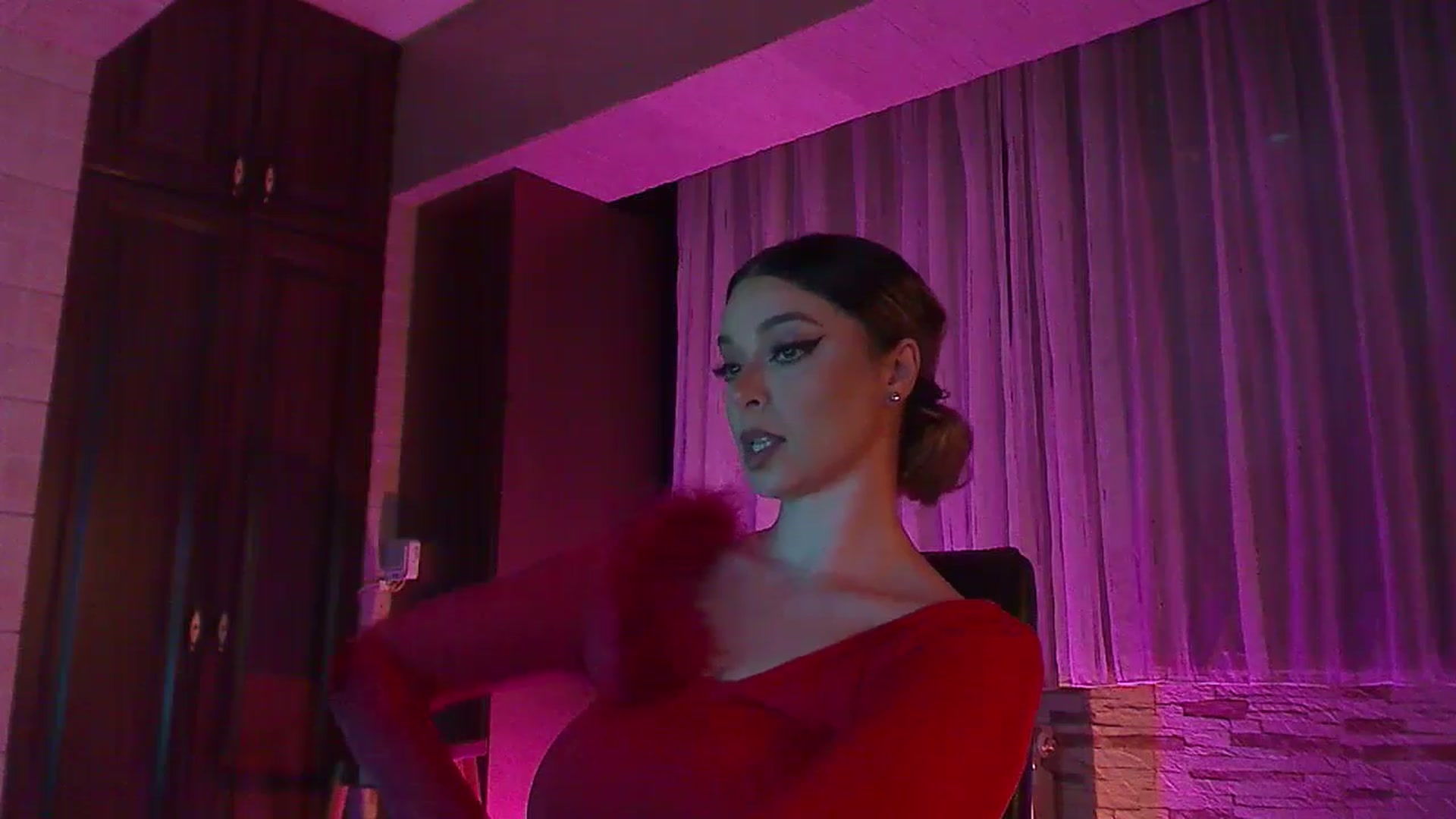 Gallery image thumbnail from No_bo_dy's myfreecams stream on, 05/17/2024, 22:54 image 6 of 20