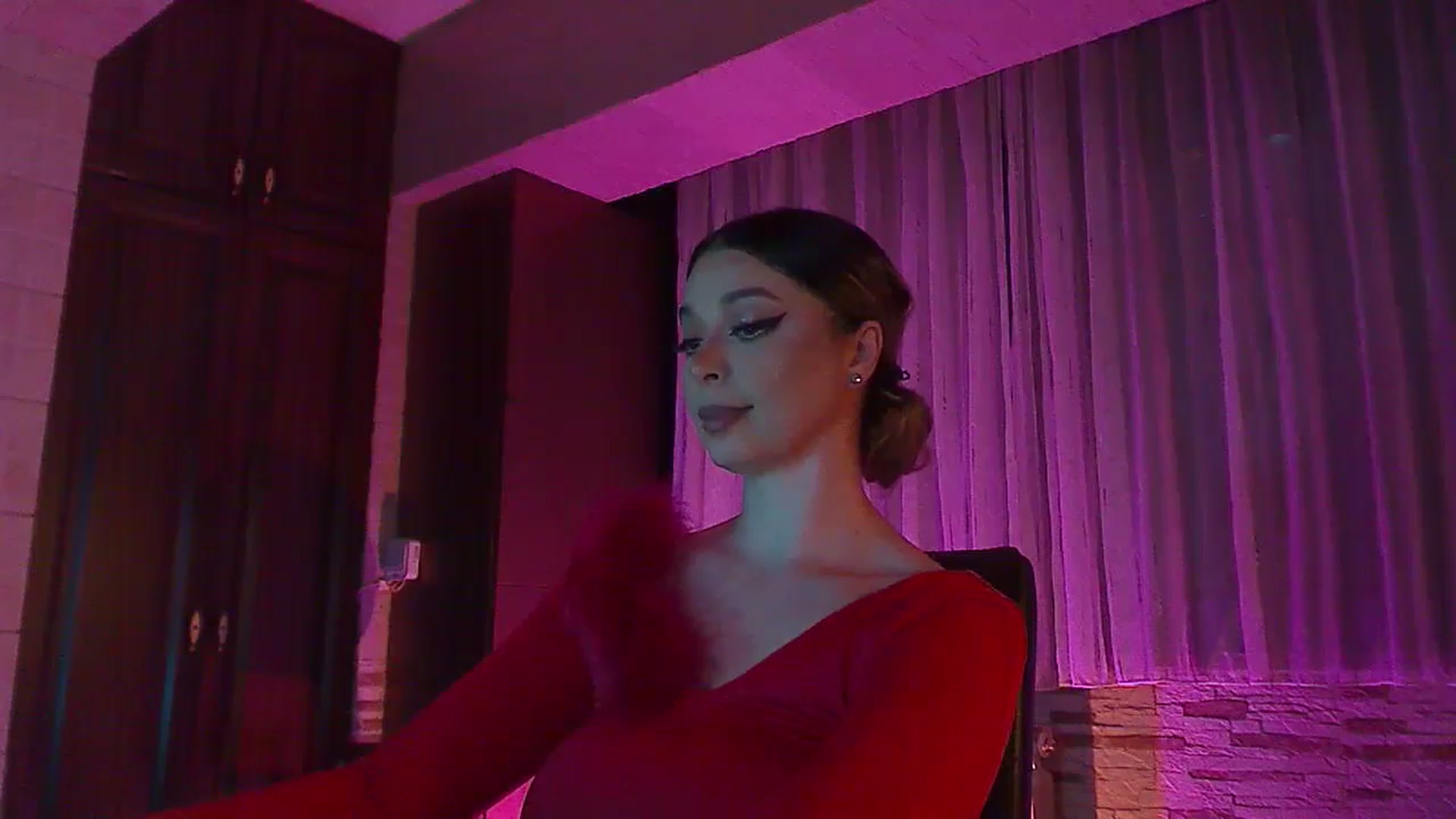 Gallery image thumbnail from No_bo_dy's myfreecams stream on, 05/17/2024, 22:54 image 2 of 20
