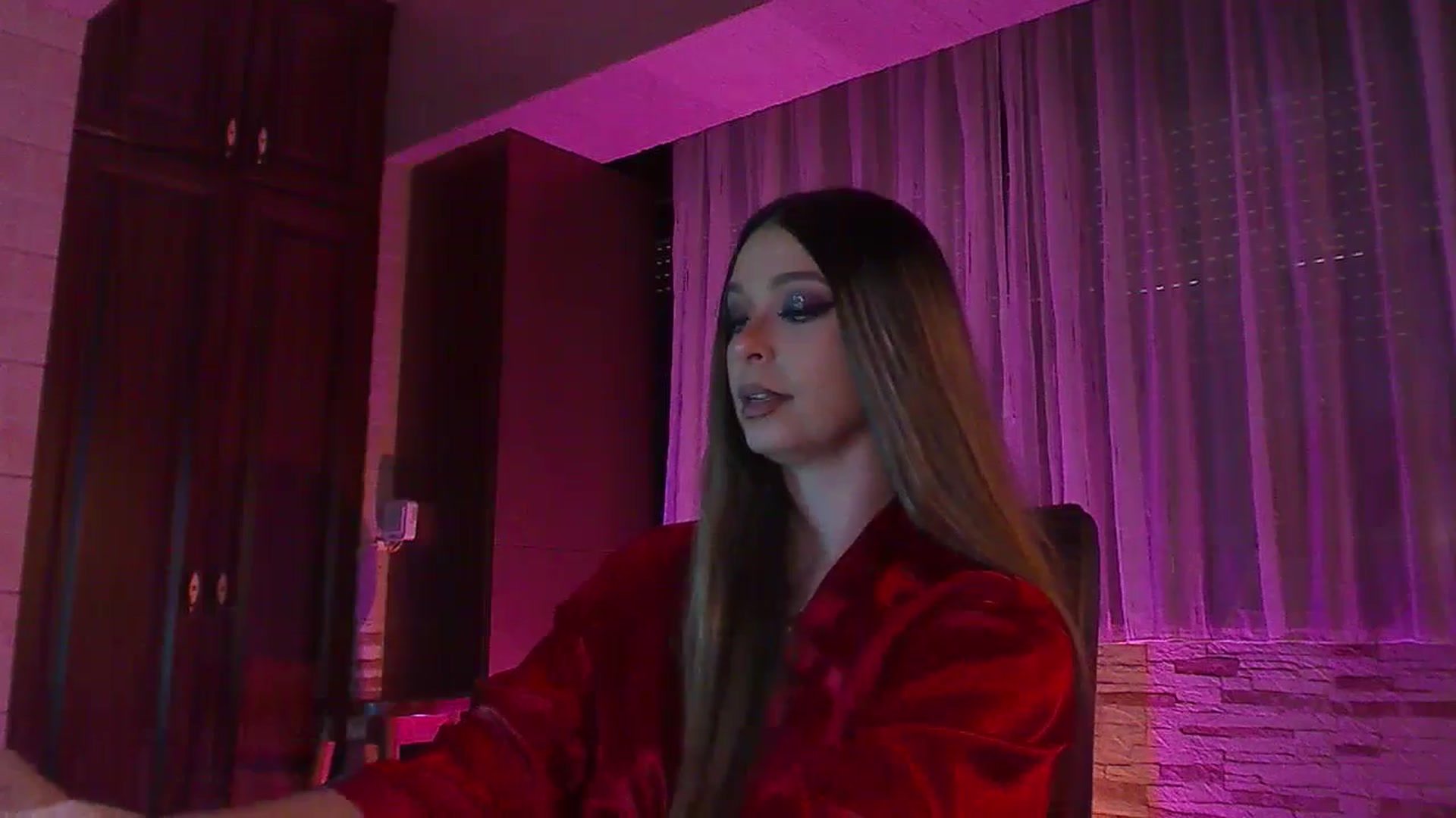 Gallery image thumbnail from No_bo_dy's myfreecams stream on, 05/19/2024, 03:24 image 19 of 20