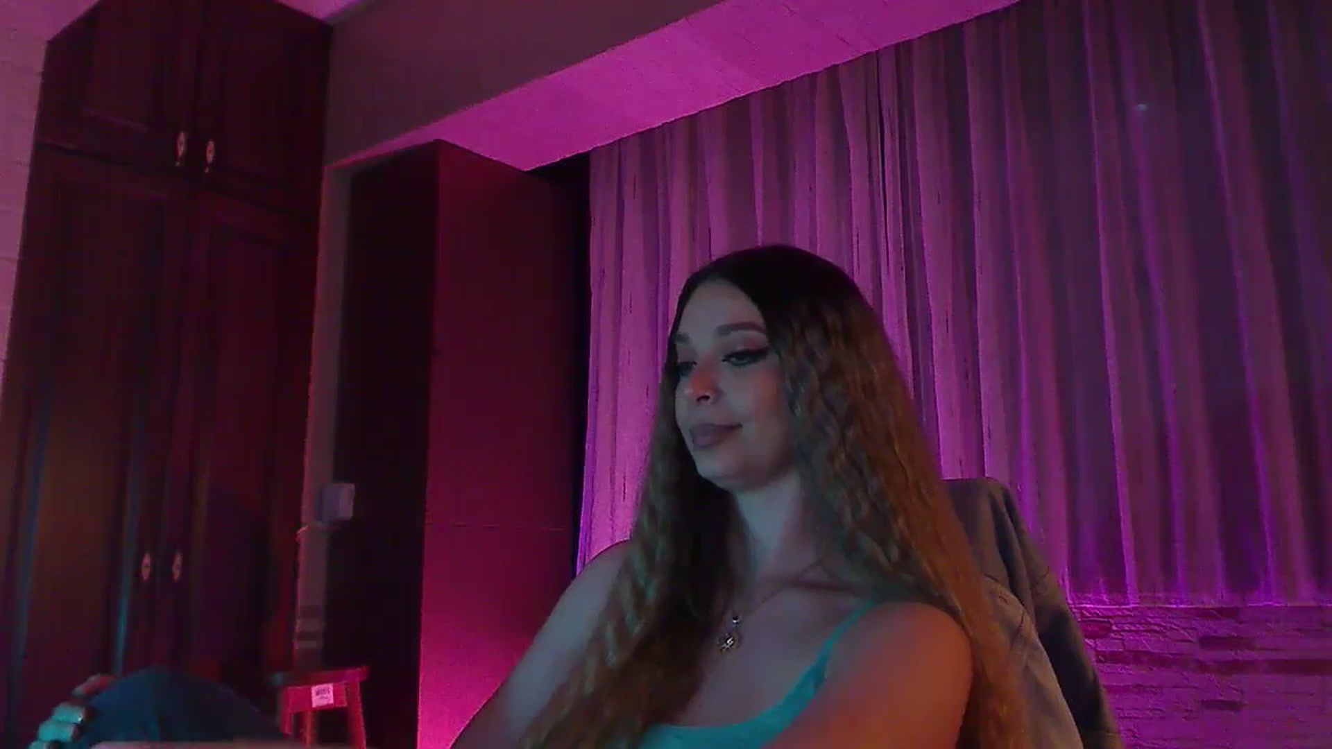 Gallery image thumbnail from No_bo_dy's myfreecams stream on, 05/24/2024, 01:42 image 16 of 20