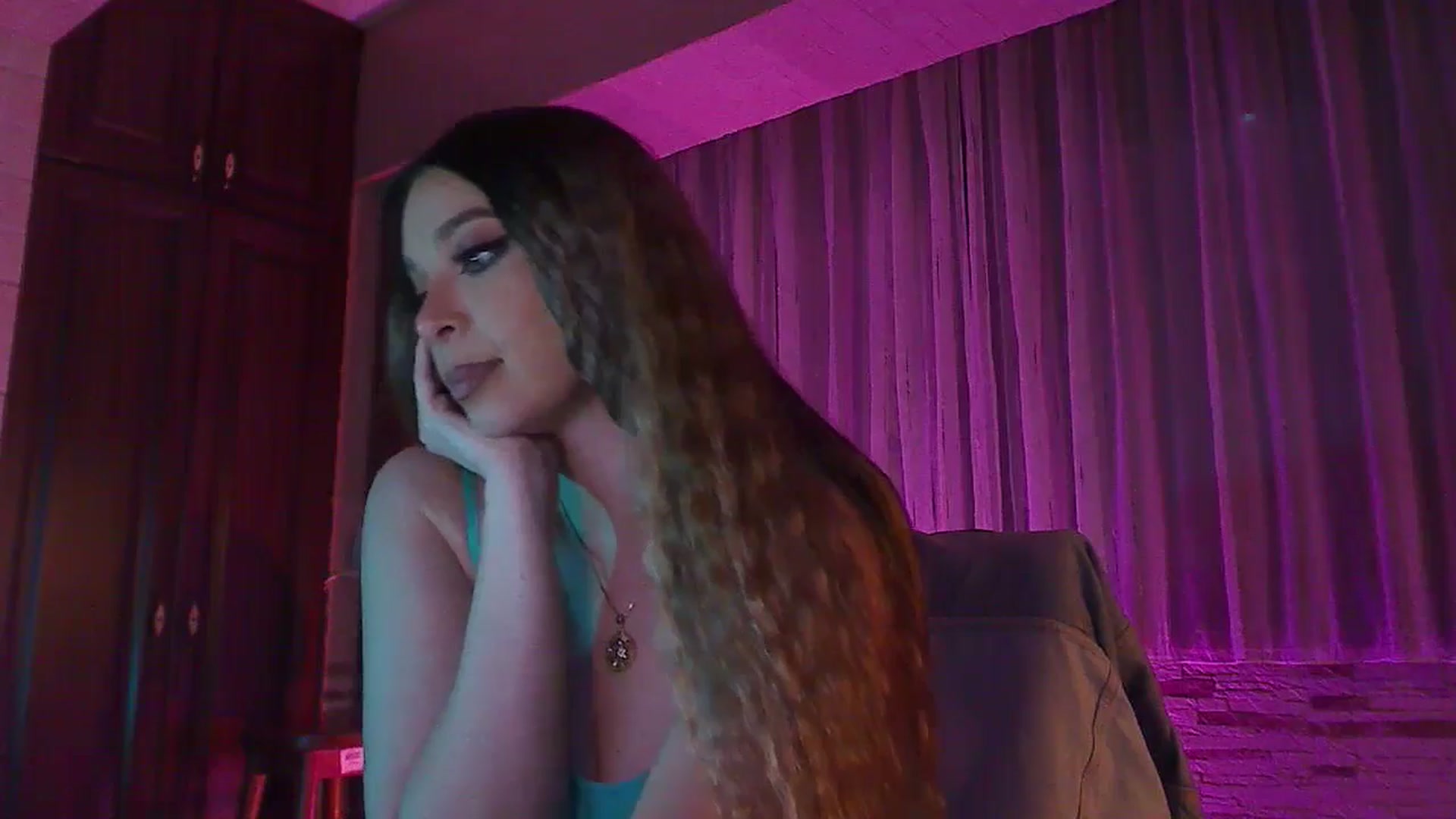 Gallery image thumbnail from No_bo_dy's myfreecams stream on, 05/24/2024, 01:42 image 14 of 20