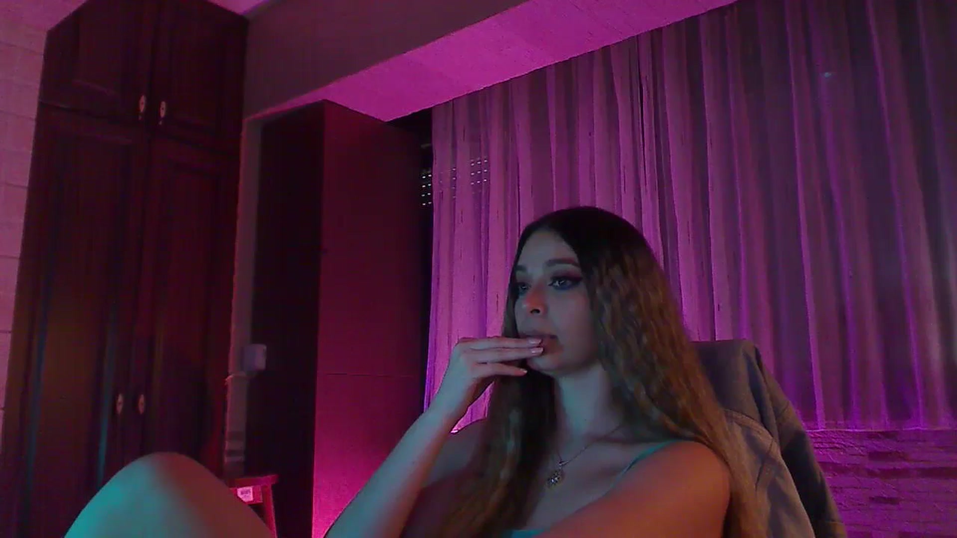 Gallery image thumbnail from No_bo_dy's myfreecams stream on, 05/24/2024, 04:06 image 17 of 20