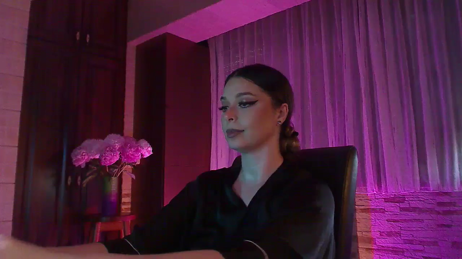 Gallery image thumbnail from No_bo_dy's myfreecams stream on, 06/02/2024, 03:23 image 14 of 20