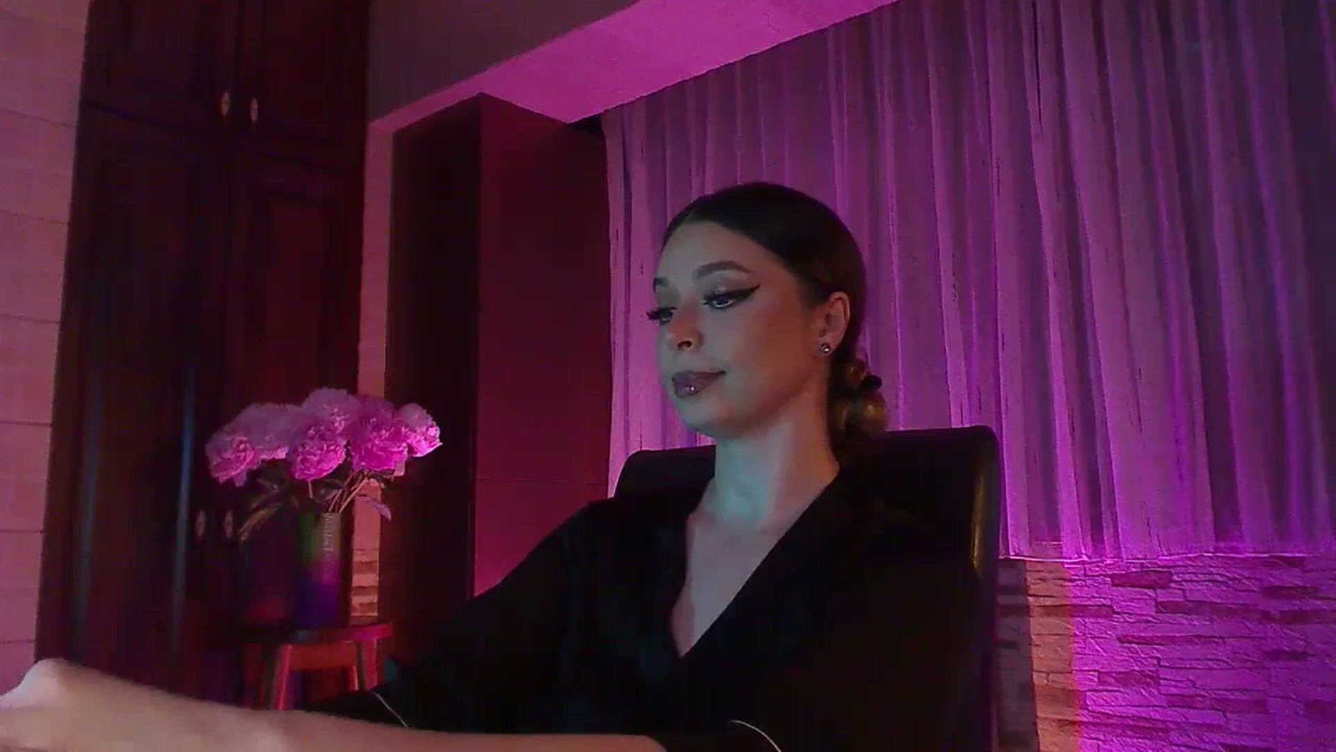Gallery image thumbnail from No_bo_dy's myfreecams stream on, 06/02/2024, 03:23 image 4 of 20