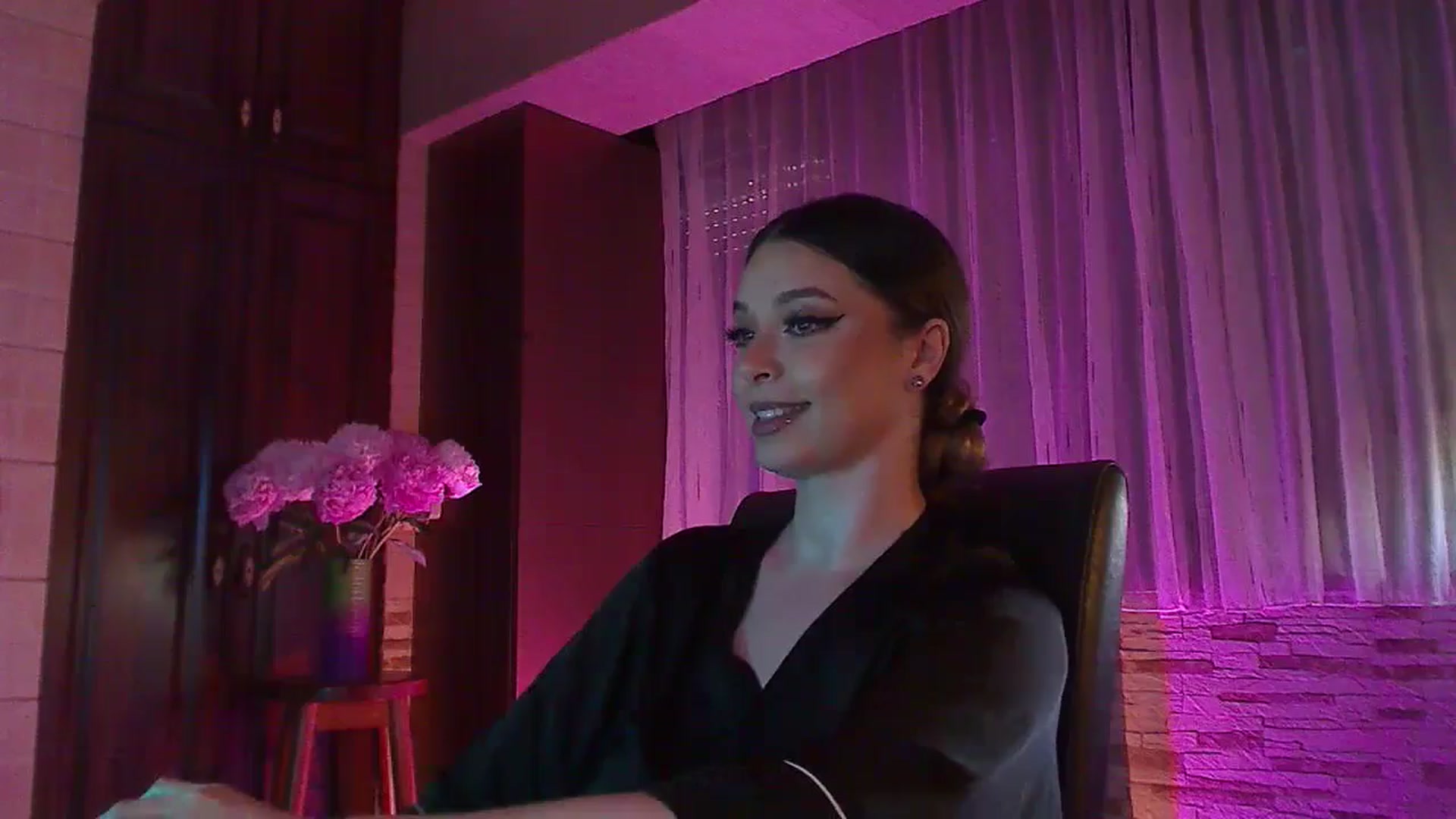 Gallery image thumbnail from No_bo_dy's myfreecams stream on, 06/02/2024, 03:23 image 16 of 20