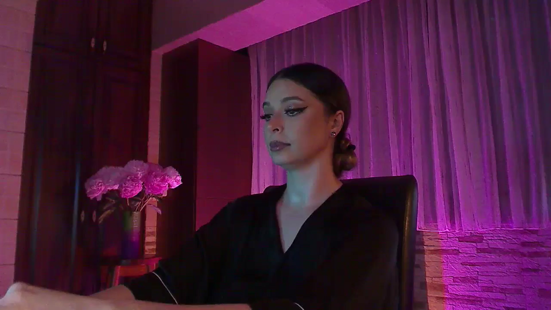Gallery image thumbnail from No_bo_dy's myfreecams stream on, 06/02/2024, 03:23 image 7 of 20